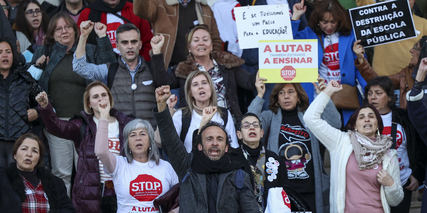 Professores e tutela retomam negociações sob ameaça de greve às provas nacionais