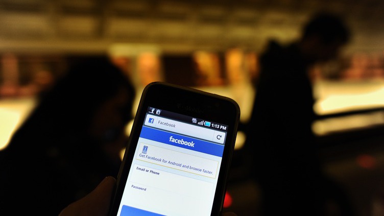 Alemanha aperta o cerco a notícias falsas e mensagens de ódio nas redes sociais