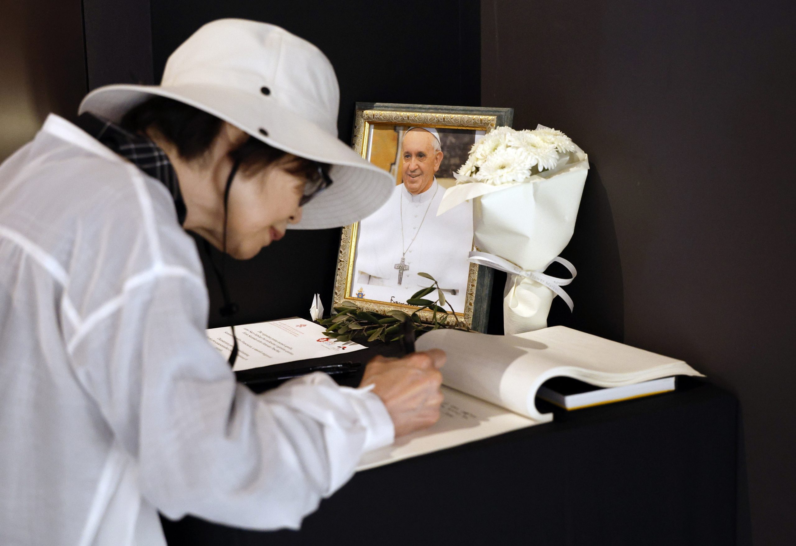 Escolha de Papa Francisco atrai multidões em Osaka25