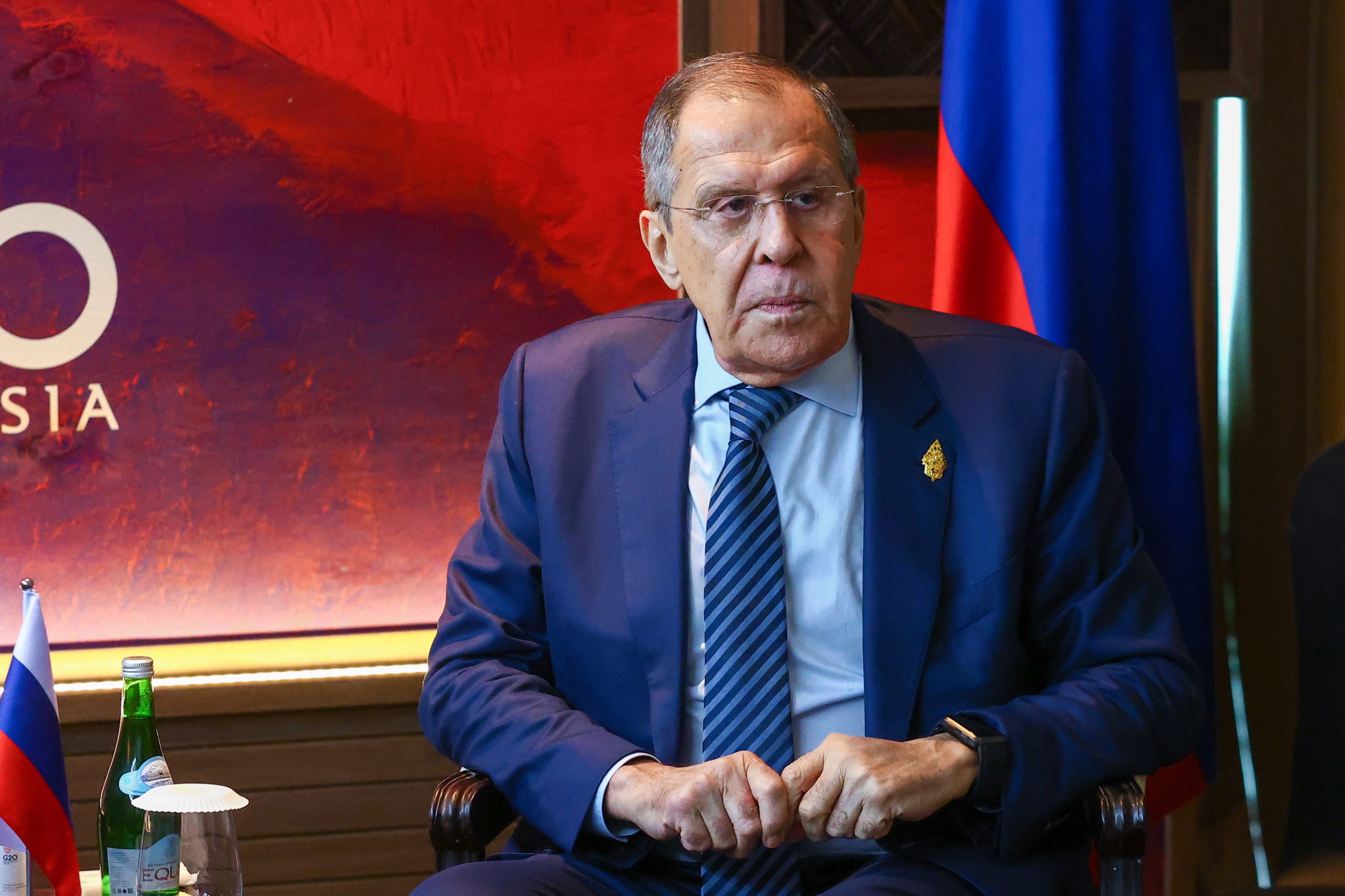 Serguei Lavrov deixa Bali e é substituído pelo ministro das Finanças