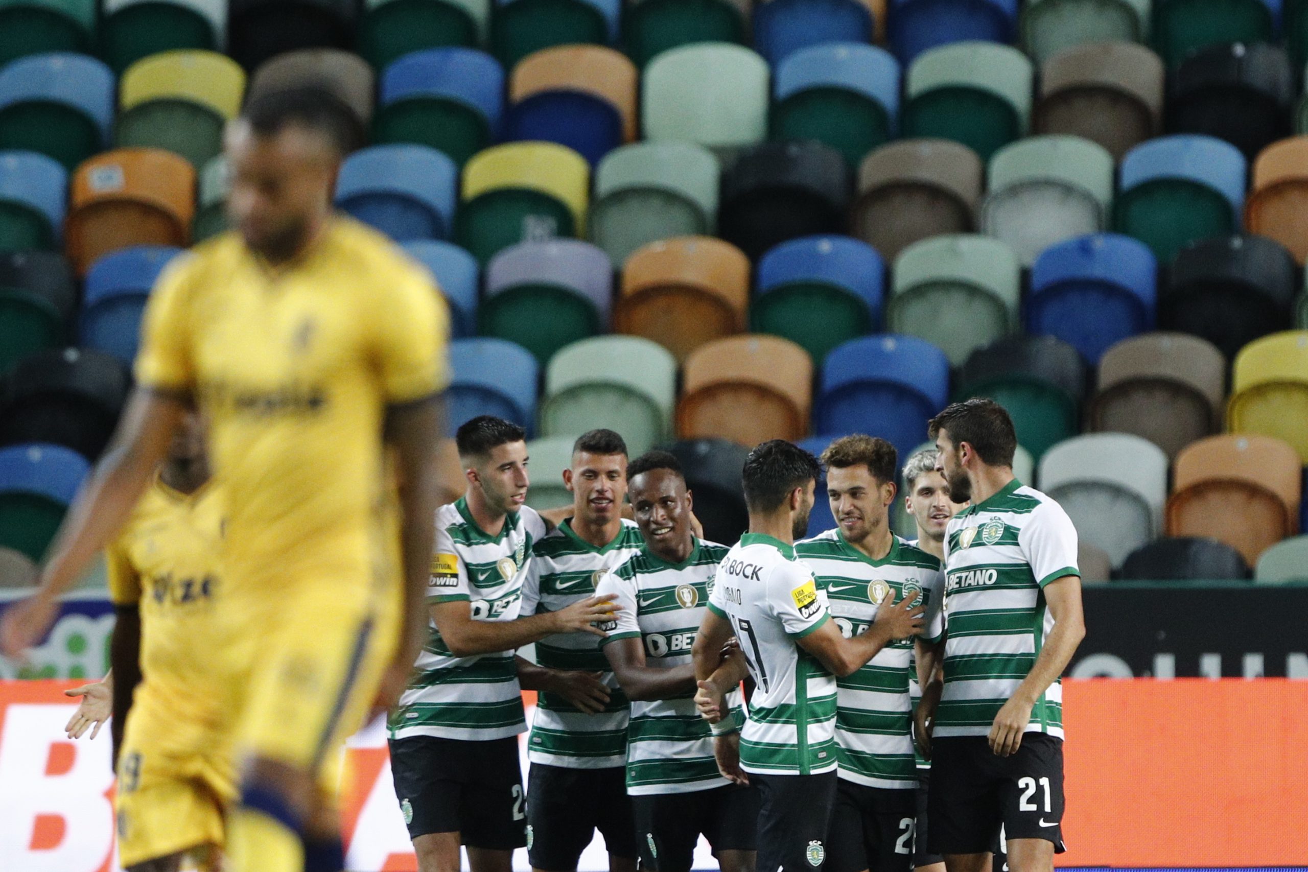 Campeão Sporting goleia Vizela a abrir o campeonato