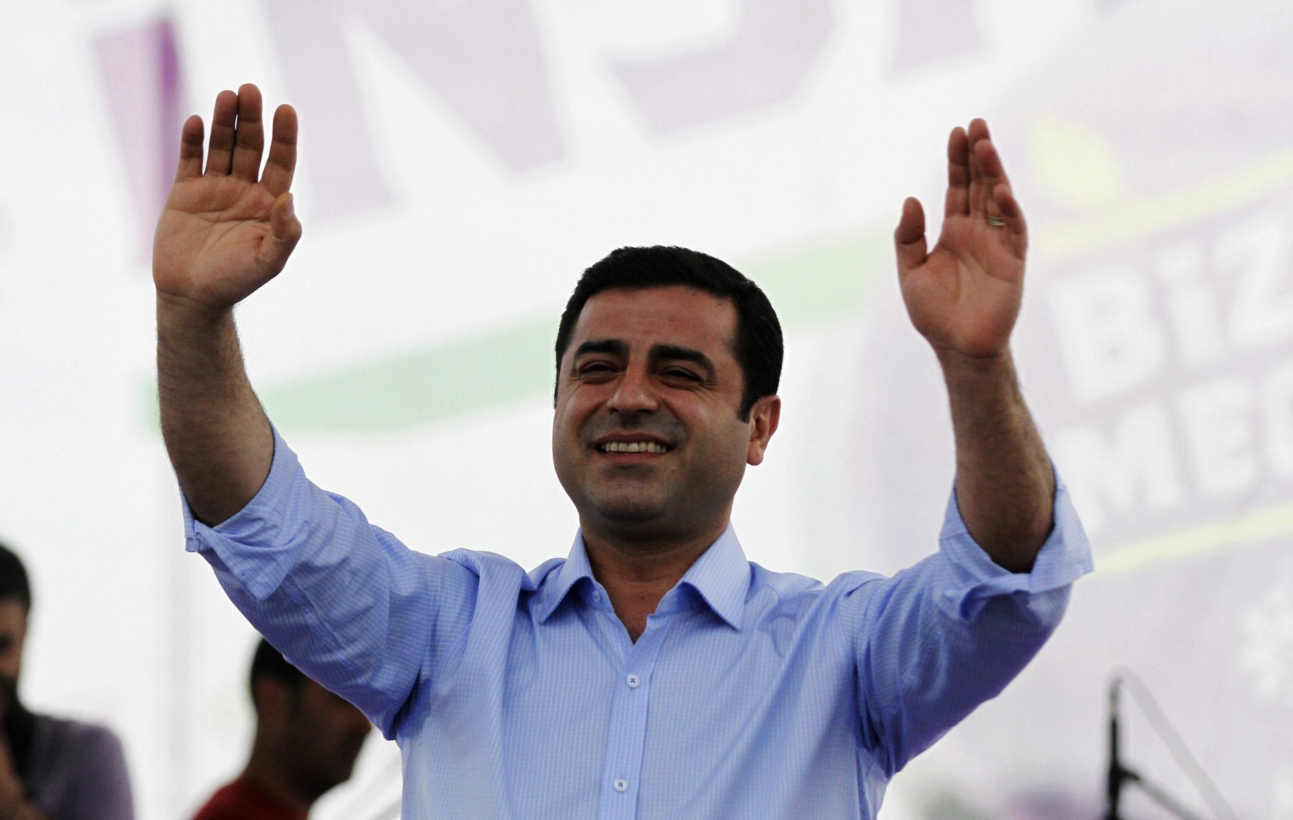 Selahattin Demirtas e outros políticos pró-curdos da Turquia condenados a pesadas penas de prisão