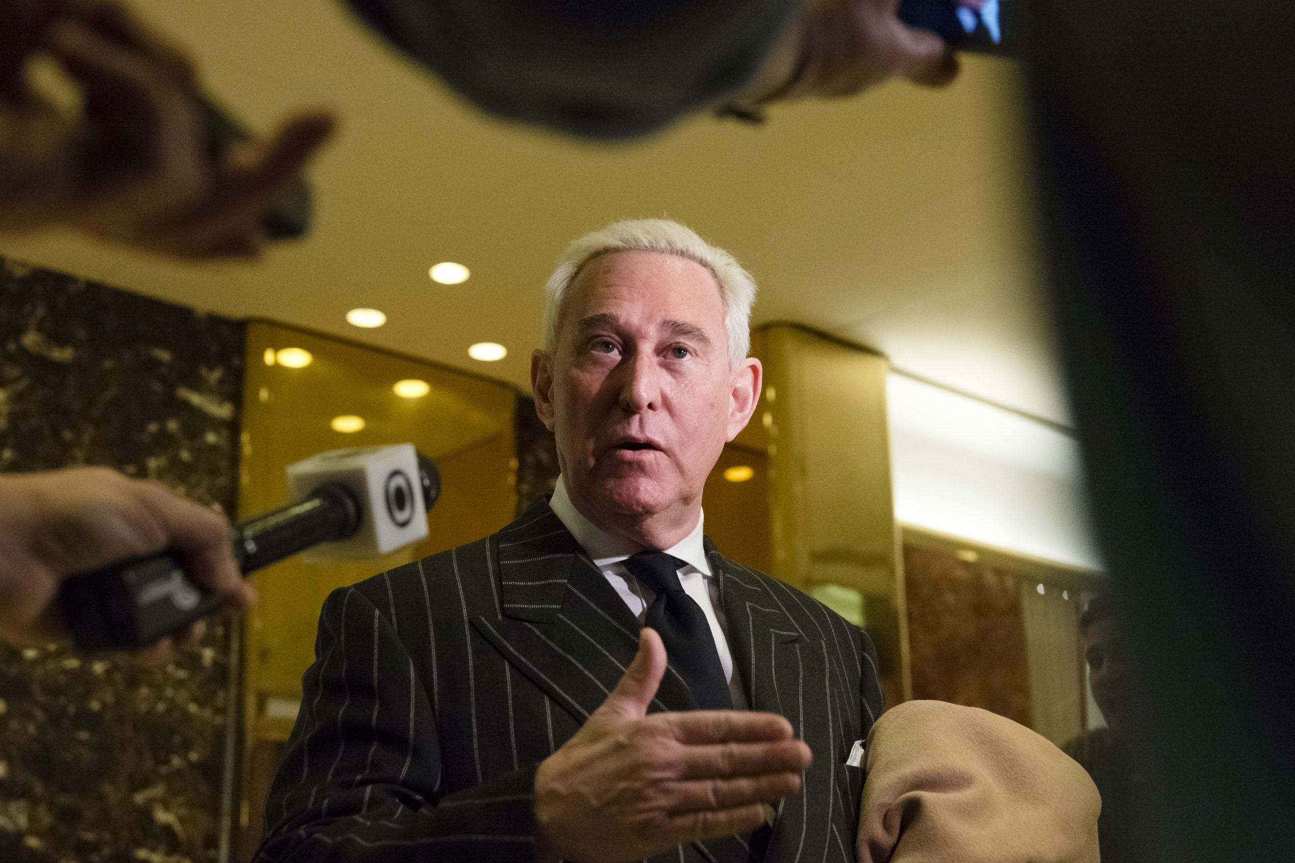 Roger Stone, assessor da campanha presidencial de Trump, foi detido esta sexta-feira