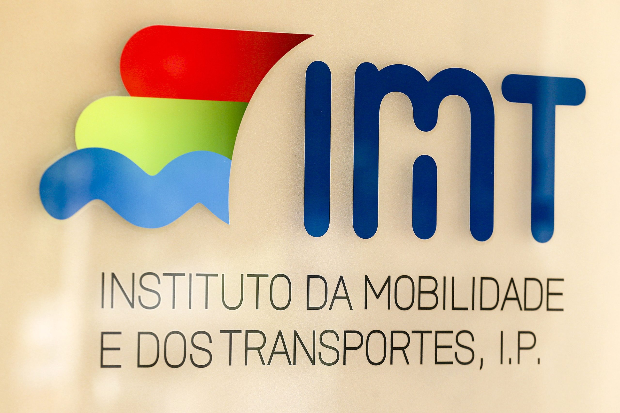 Taxify, Cabify e Chauffeur Privé com licença para atividade de transporte de passageiros