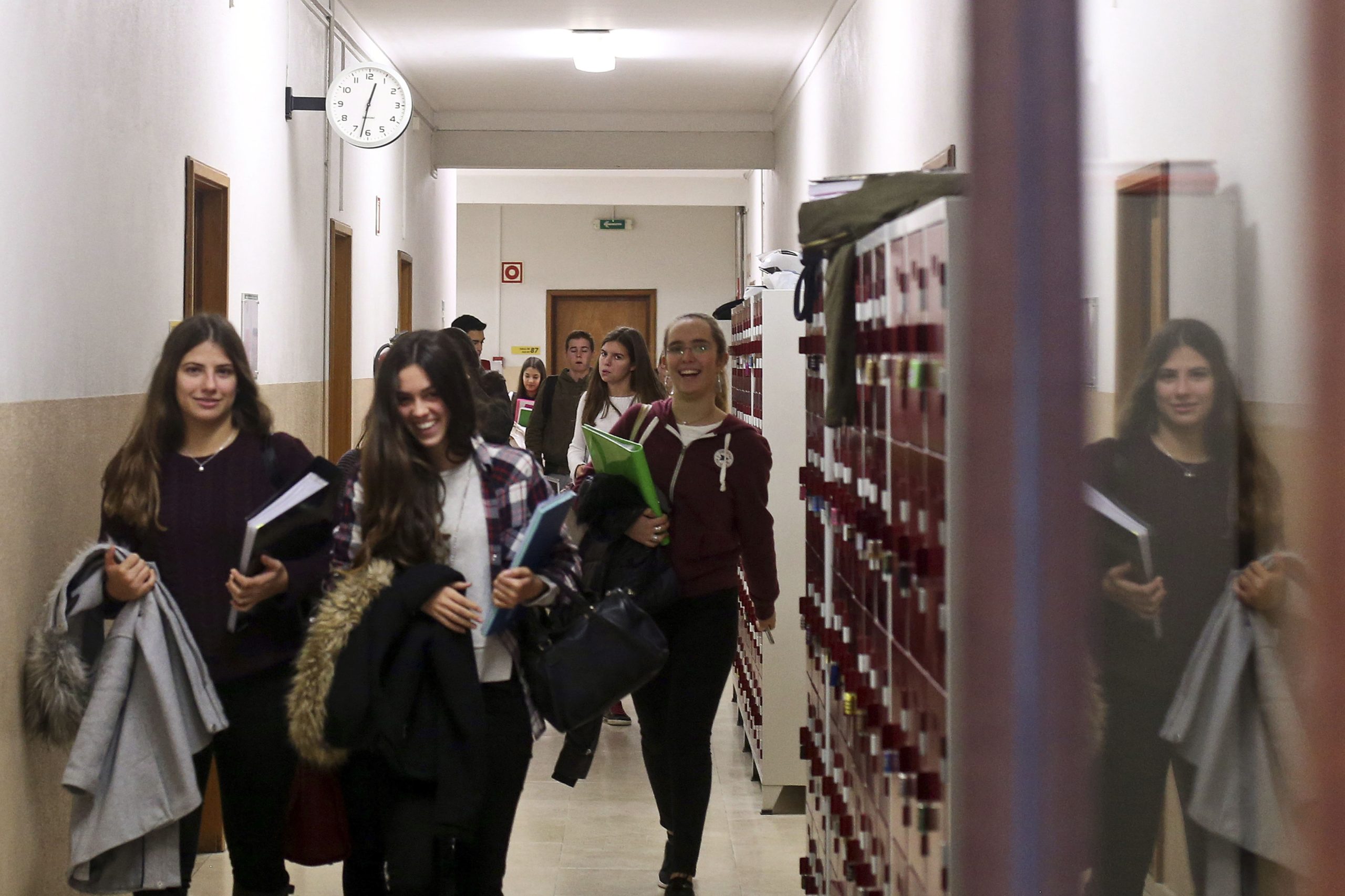 Governo acaba com dualização precoce no básico e restrições ao ensino profissional