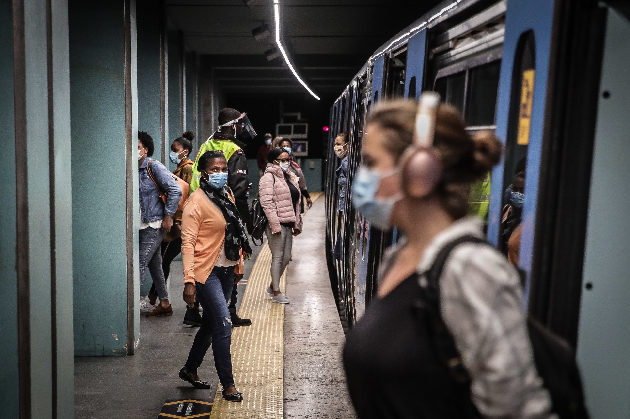 Covid-19: Utentes do metro de Lisboa satisfeitos com higienização na pandemia