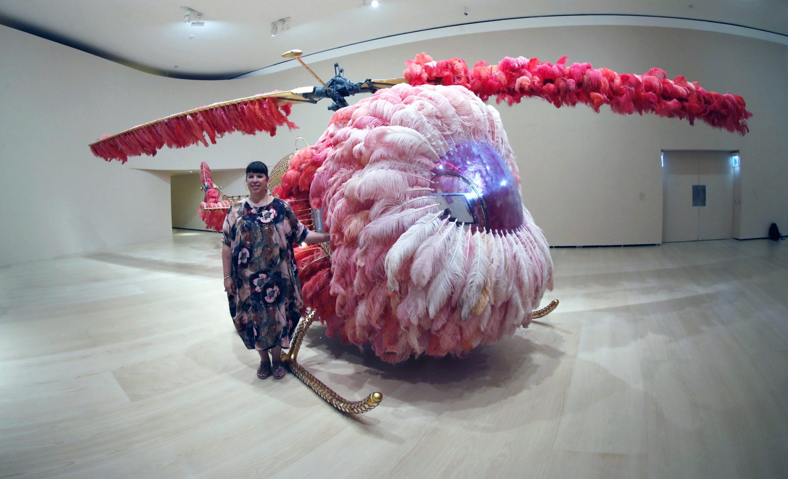 Peça “Lilicoptère” de Joana Vasconcelos exibida na exposição em Bilbau