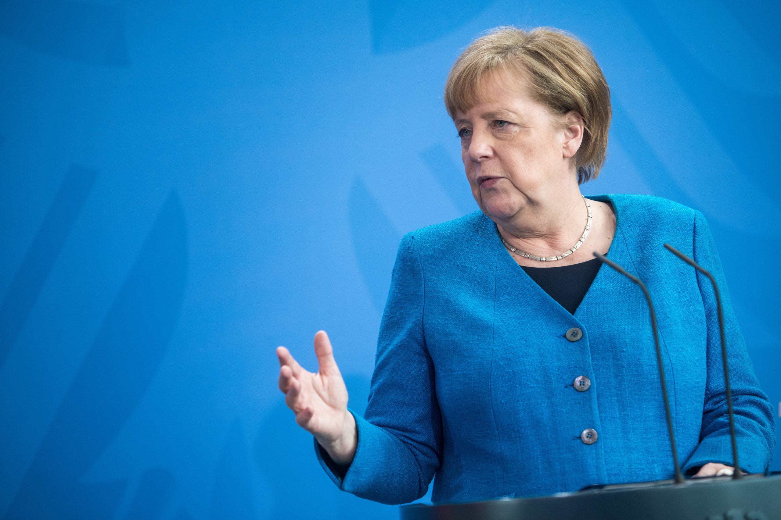 Covid-19: Angela Merkel diz que europeus poderão viajar no verão