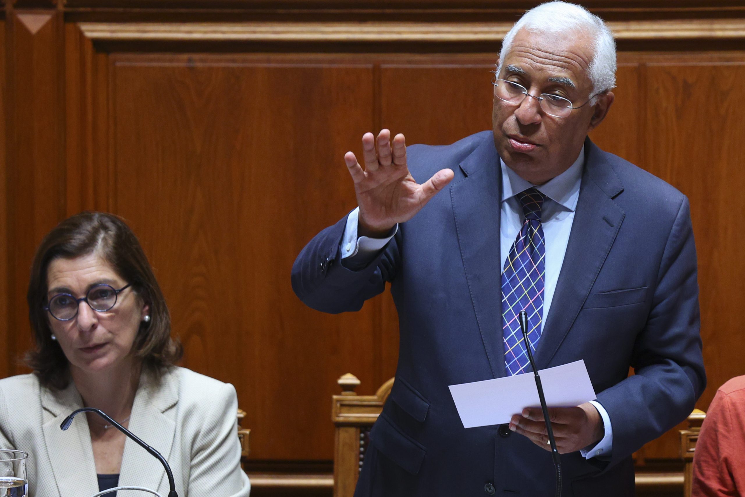 Costa no parlamento em dezembro para debate preparatório do Conselho Europeu