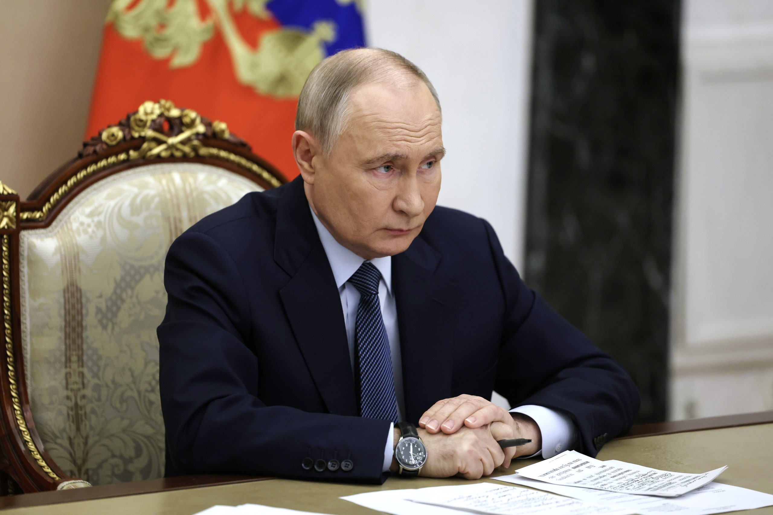 Putin proíbe adoção de crianças russas por cidadãos de países que permitem mudança de sexo