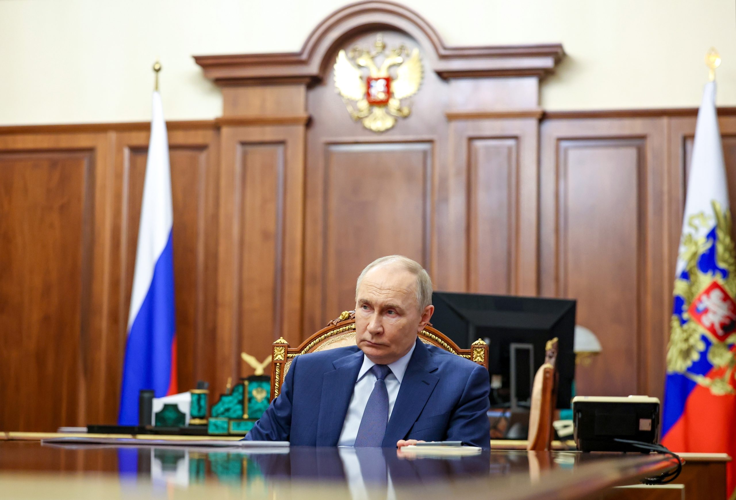 Putin diz ao Papa que quer solução diplomática e acusa Kiev de escalar conflito