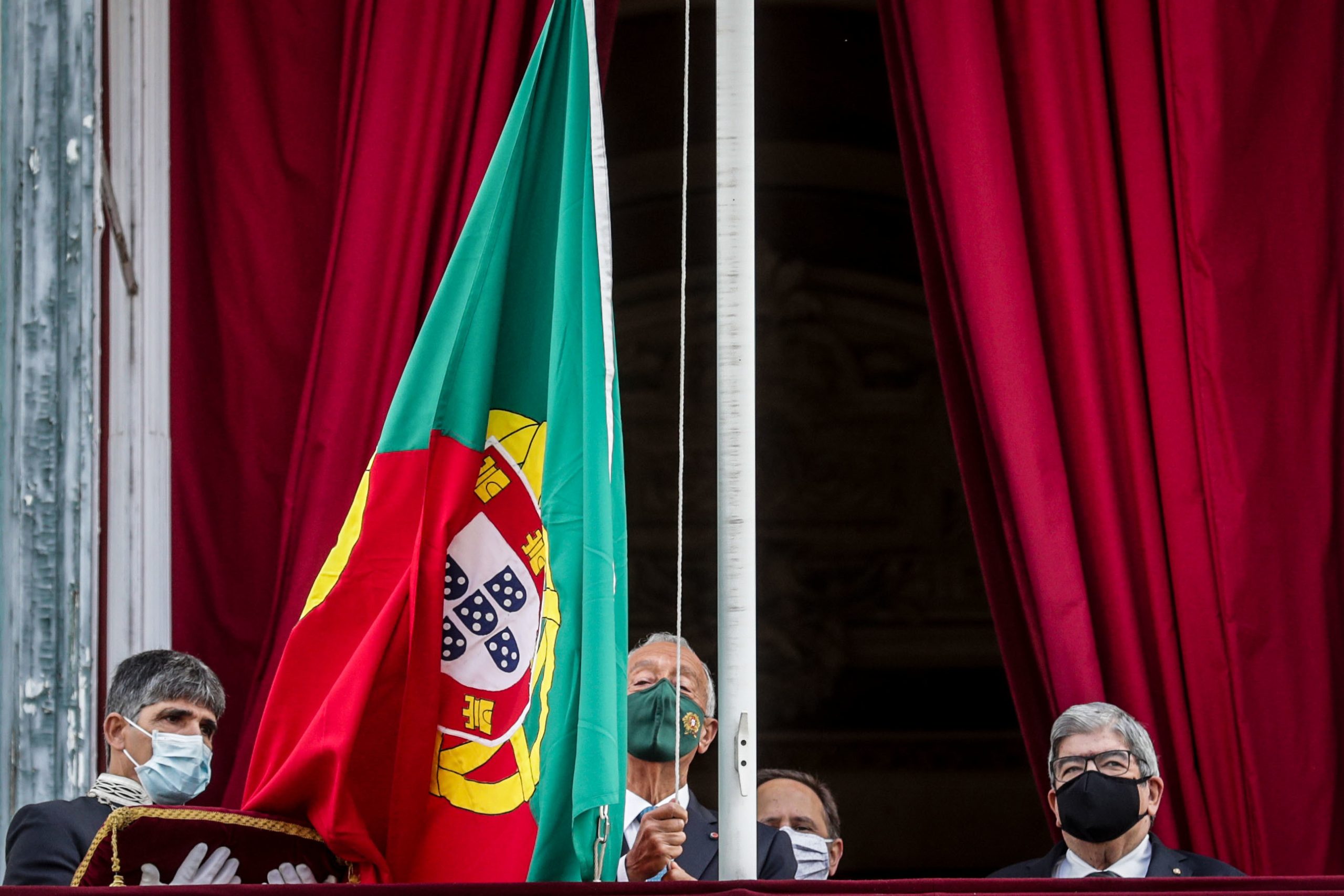 Os discursos do 5 de Outubro. Medina pediu a “coragem da responsabilidade”, Marcelo para “sobrepor o interesse coletivo aos interesses pessoais”