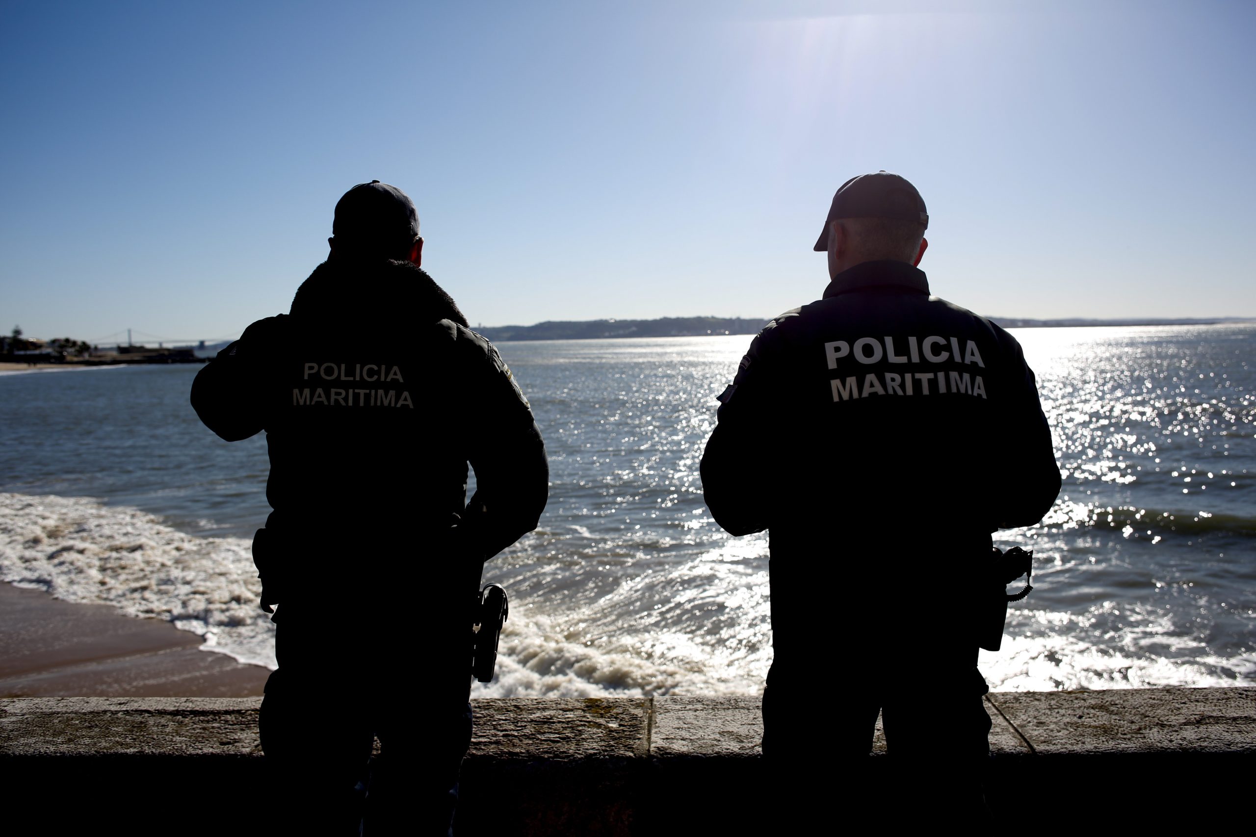 Polícia Marítima encontra cadáver na praia de Caxias
