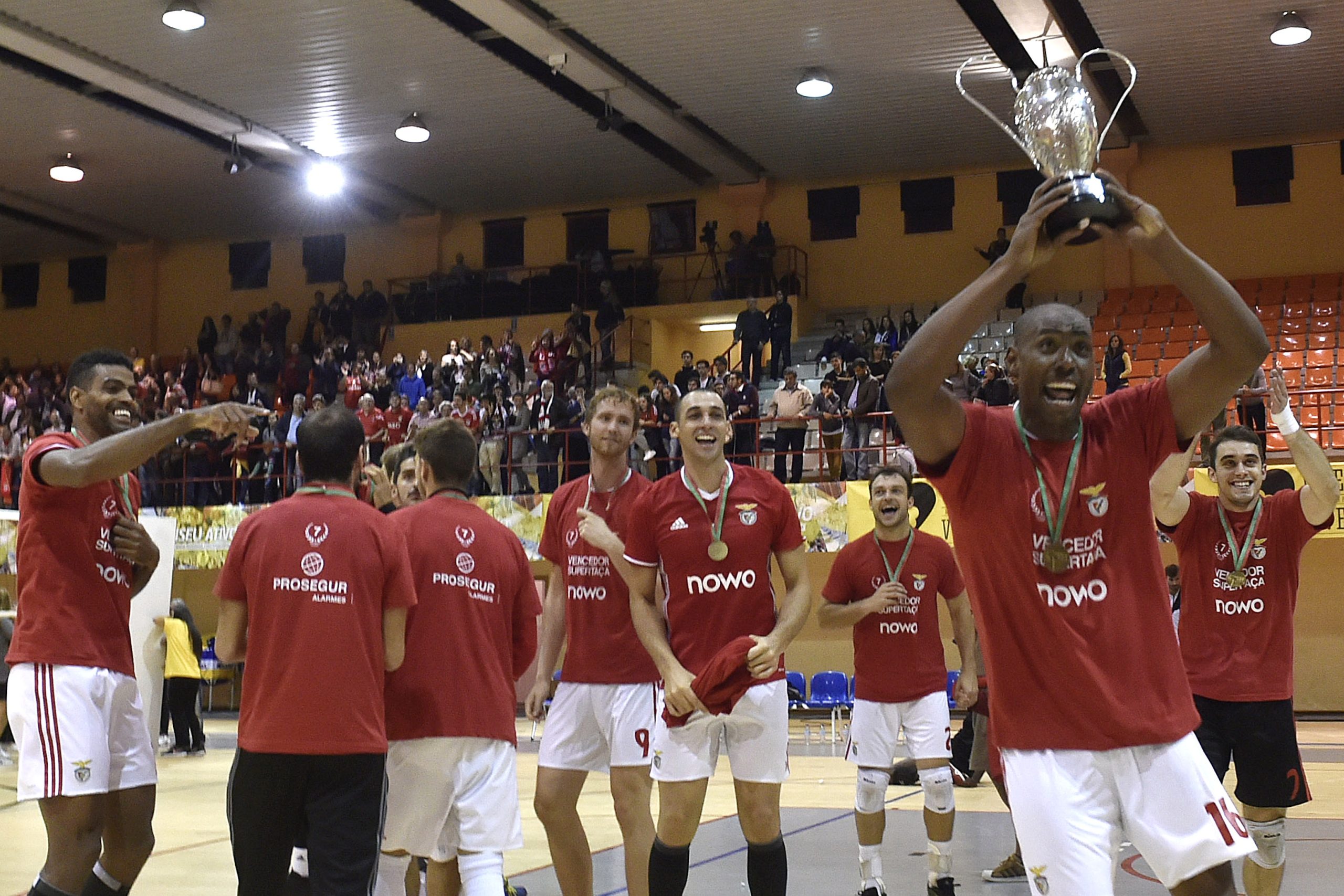 Benfica vence Fonte Bastardo e conquista sexta Supertaça consecutiva de voleibol