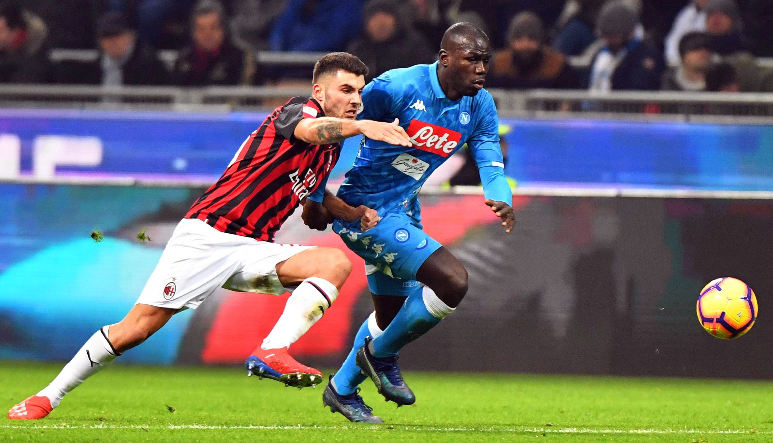Nápoles empata com AC Milan e pode atrasar-se na luta pelo título