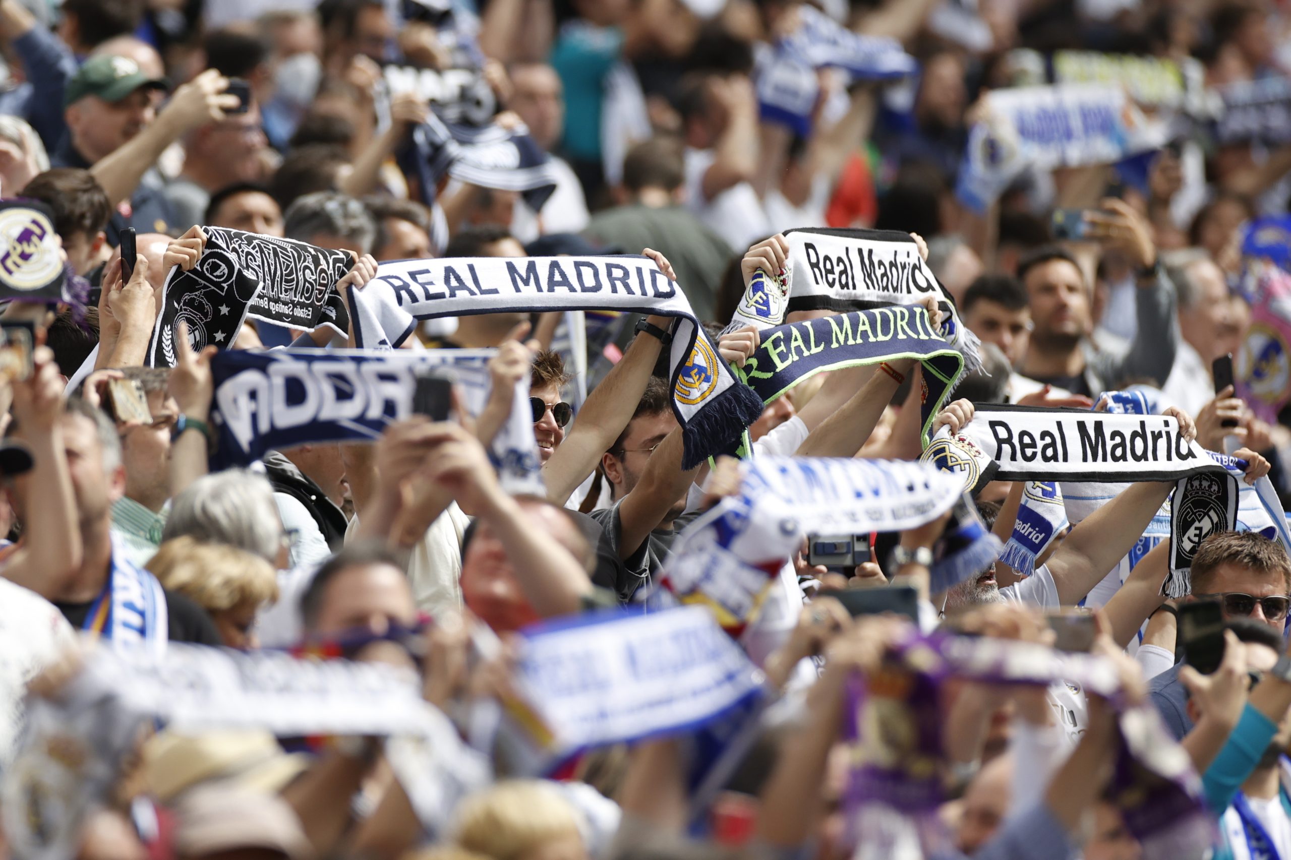 No jogo do título, ao minuto 7, os adeptos do Real Madrid cantaram o nome de Ronaldo