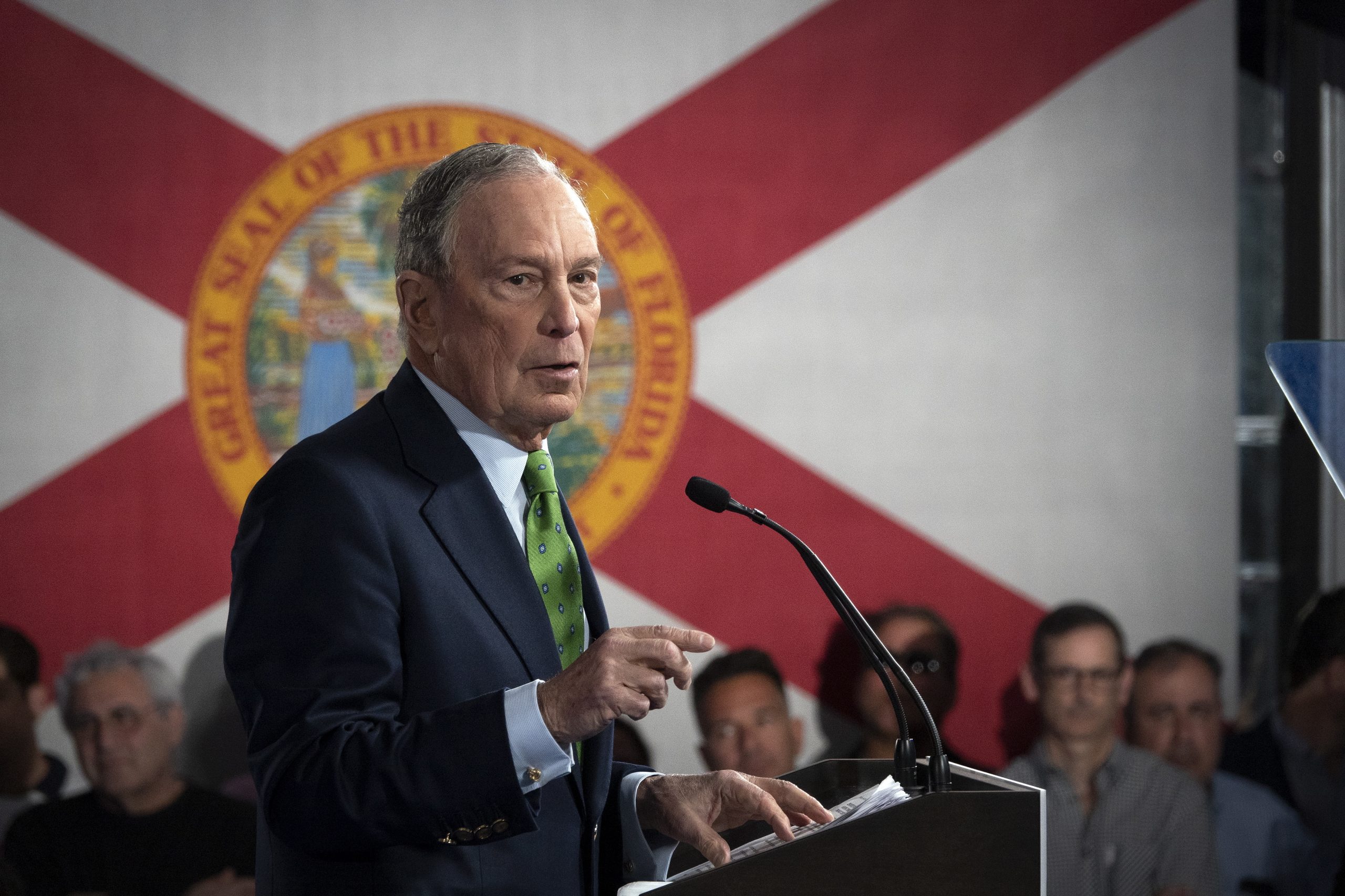 EUA. Michael Bloomberg alvo dos ataques dos candidatos democratas no debate em Las Vegas