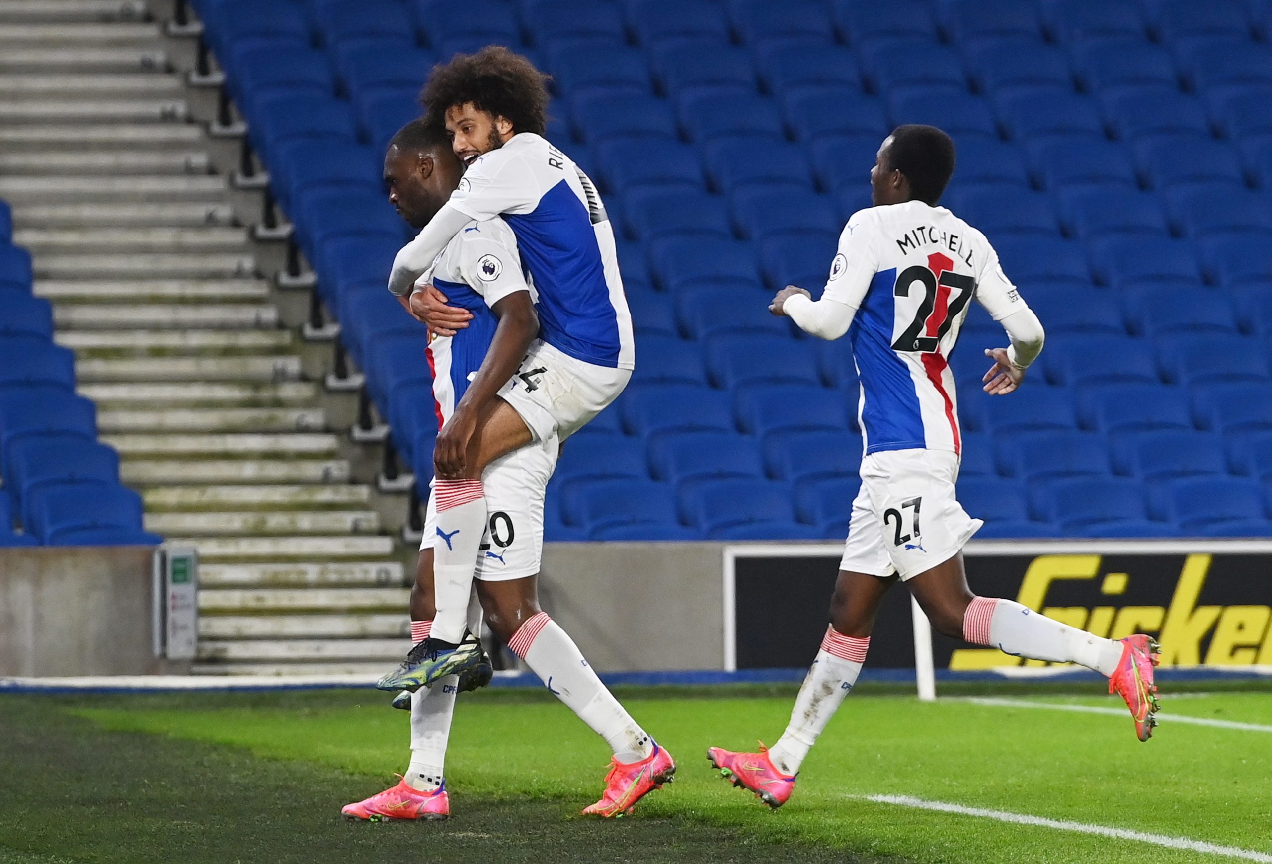 Crystal Palace ganha em Brighton com golo de Benteke na compensação