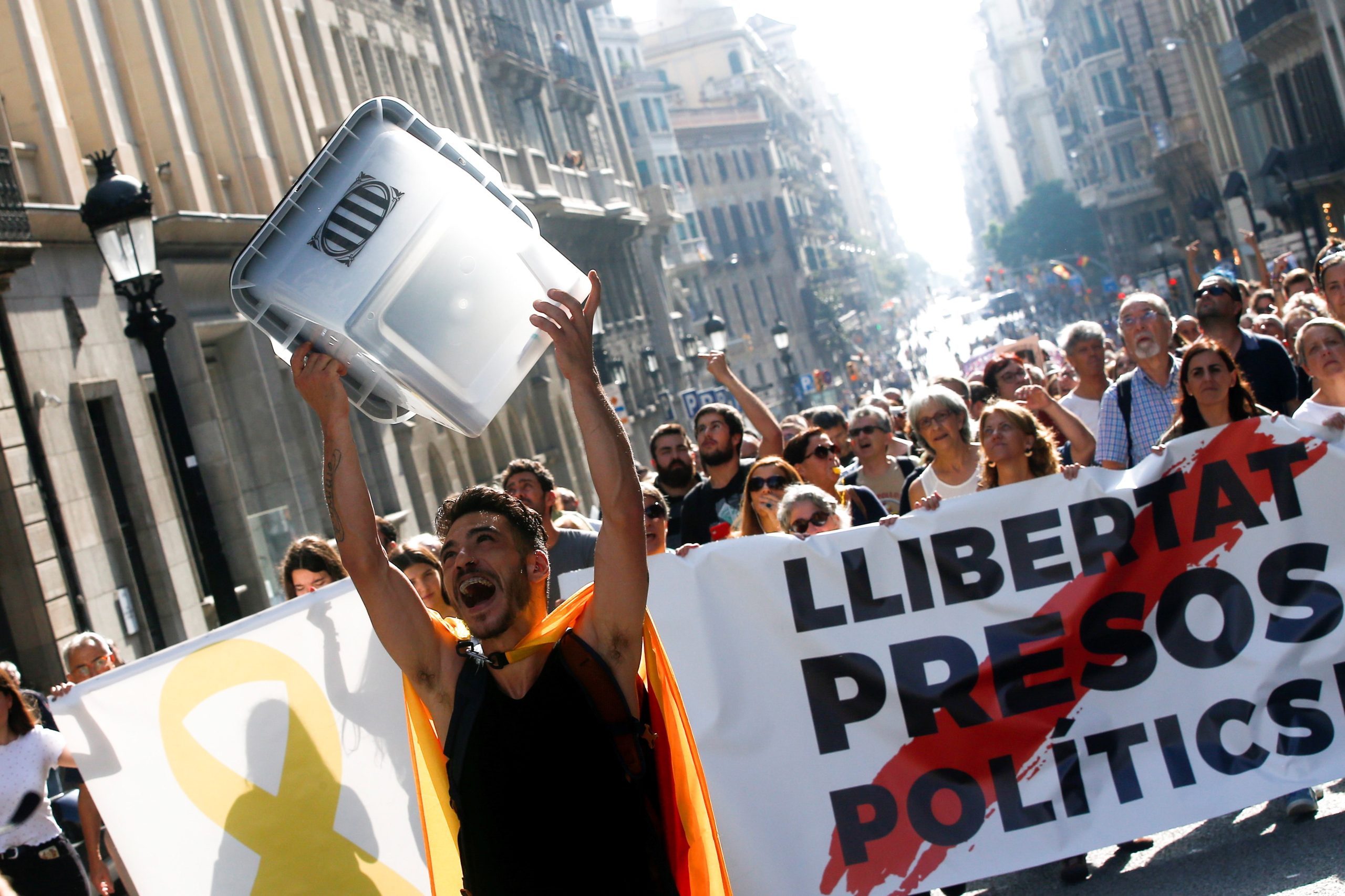 Puigdemont acusa Madrid de vingança e pede resposta nas urnas nas legislativas