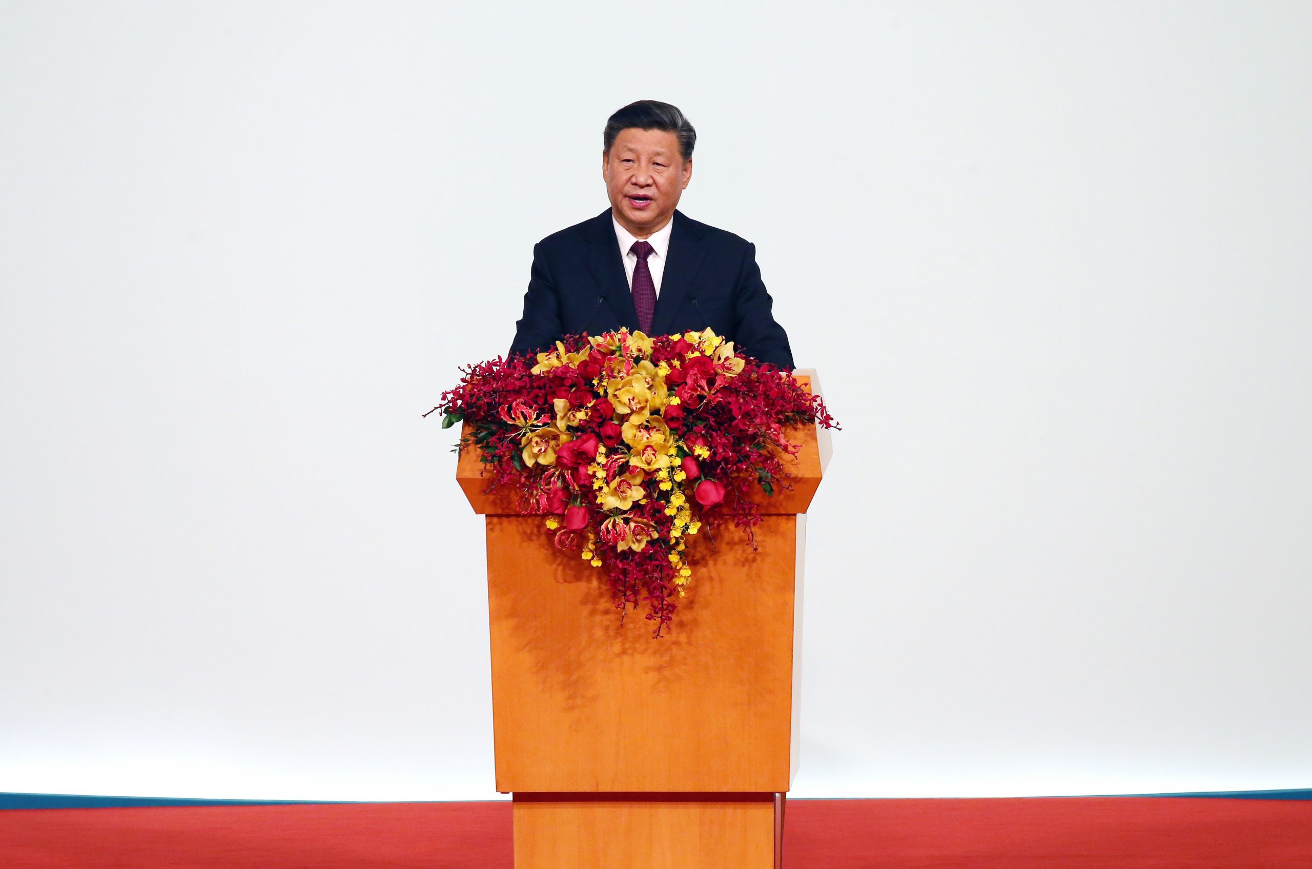 Presidente chinês Xi Jinping diz que vírus está “praticamente contido”
