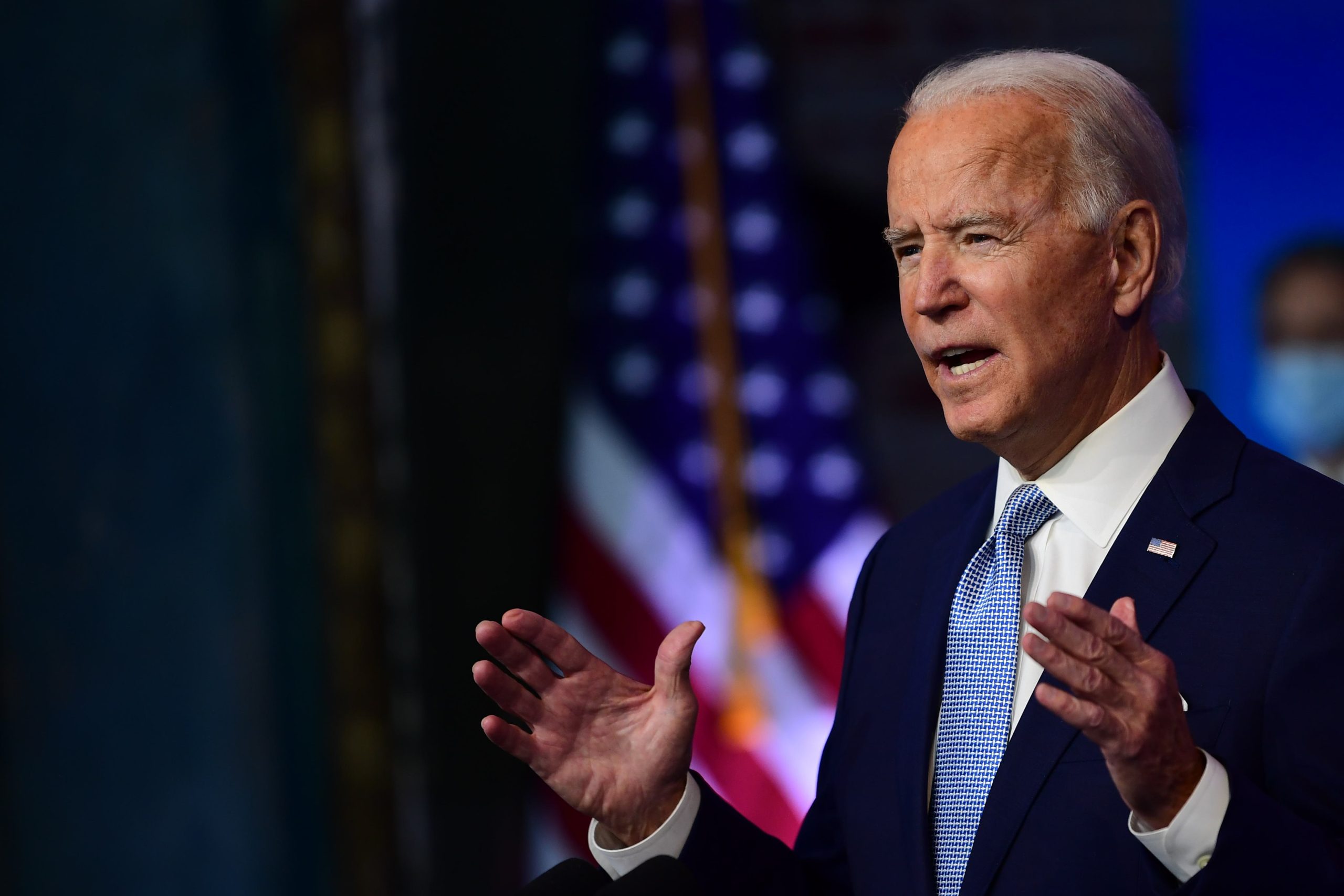 Com EUA ausentes de cimeira climática, Biden reitera regresso ao Acordo de Paris