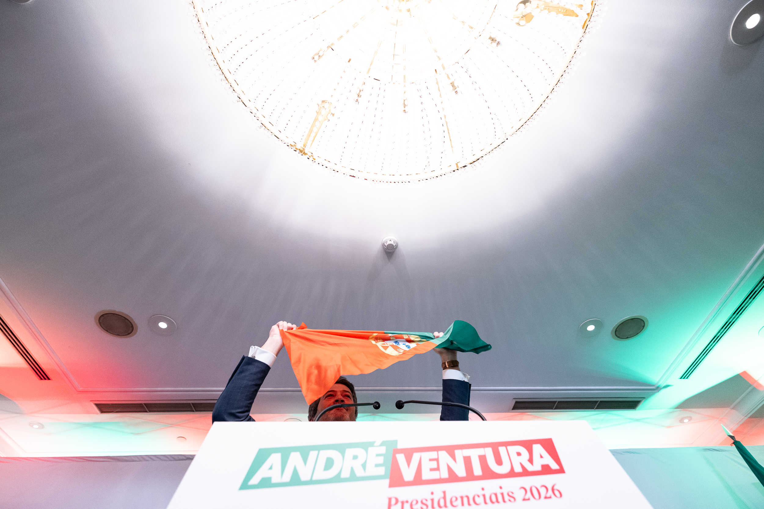 E agora, vota em quem? Entre o ninguém é dono de ninguém, nem dos votos, Ventura assume OPA à direita e Manuel João vota num dos dois