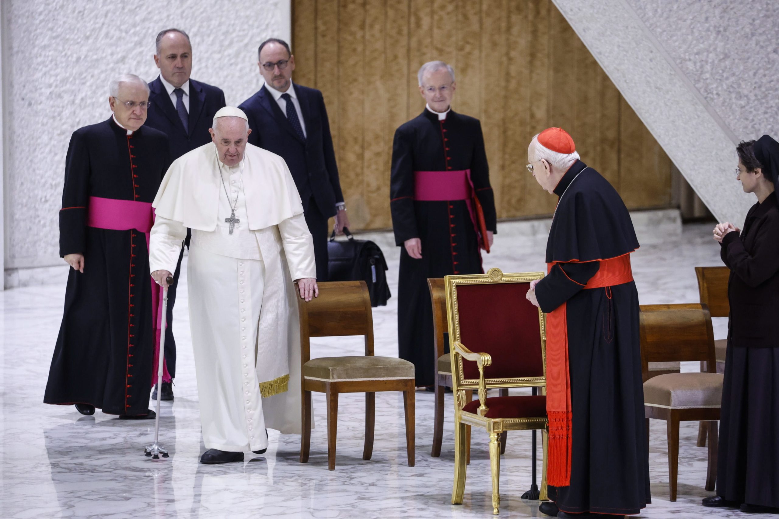 Papa rejeita “guerras santas” e adverte para um “demónio” no Vaticano