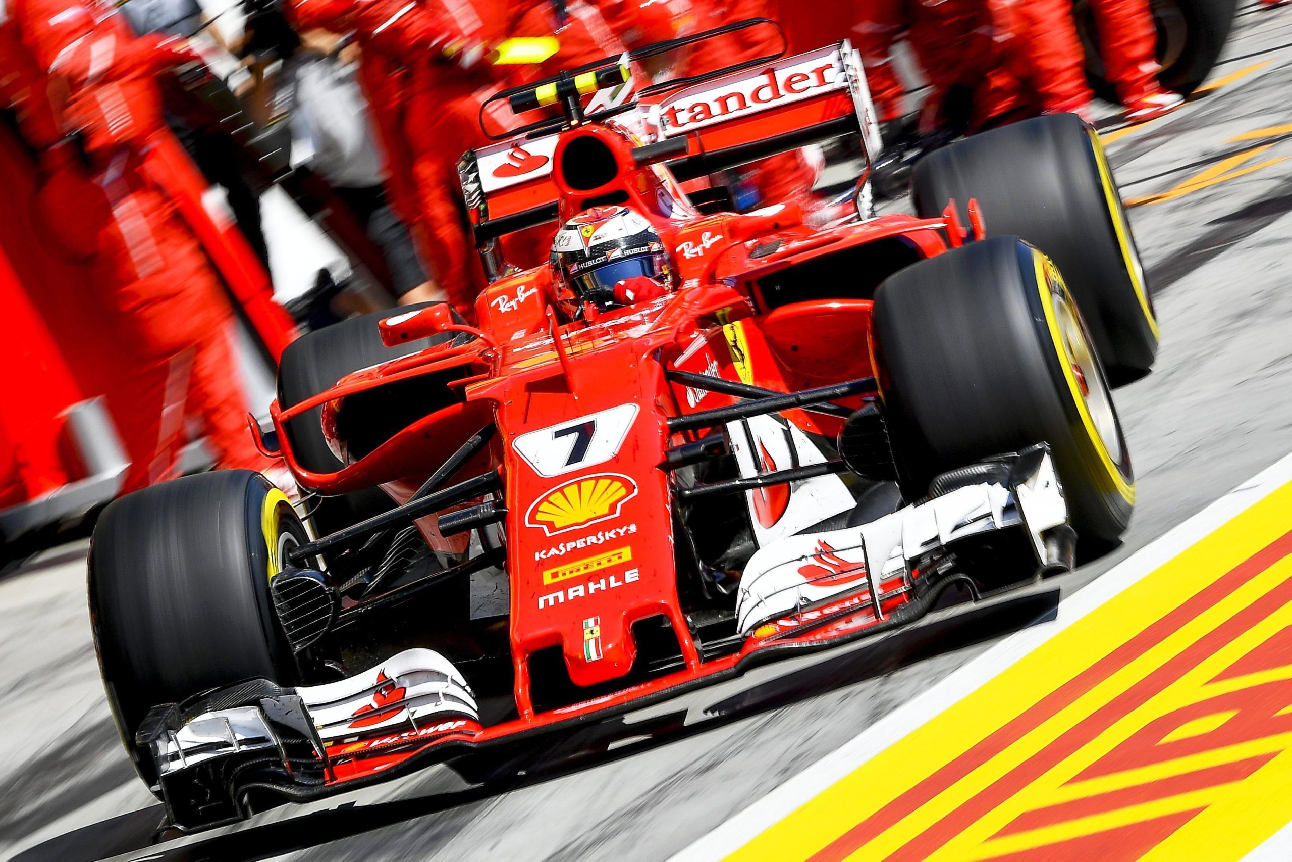 Kimi Raikkonen renova com Ferrari até 2018