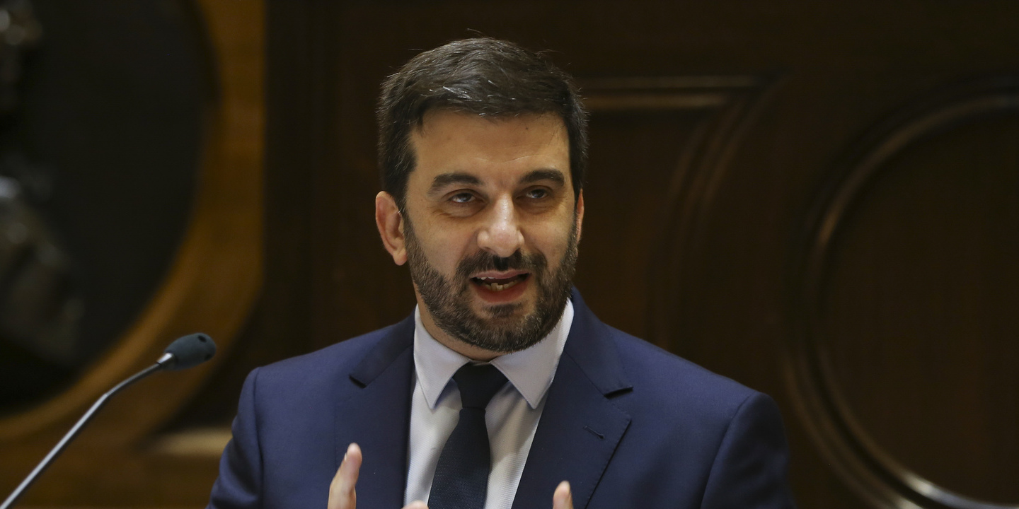 Professores dizem que Tiago Brandão Rodrigues “não tem condições para governar”