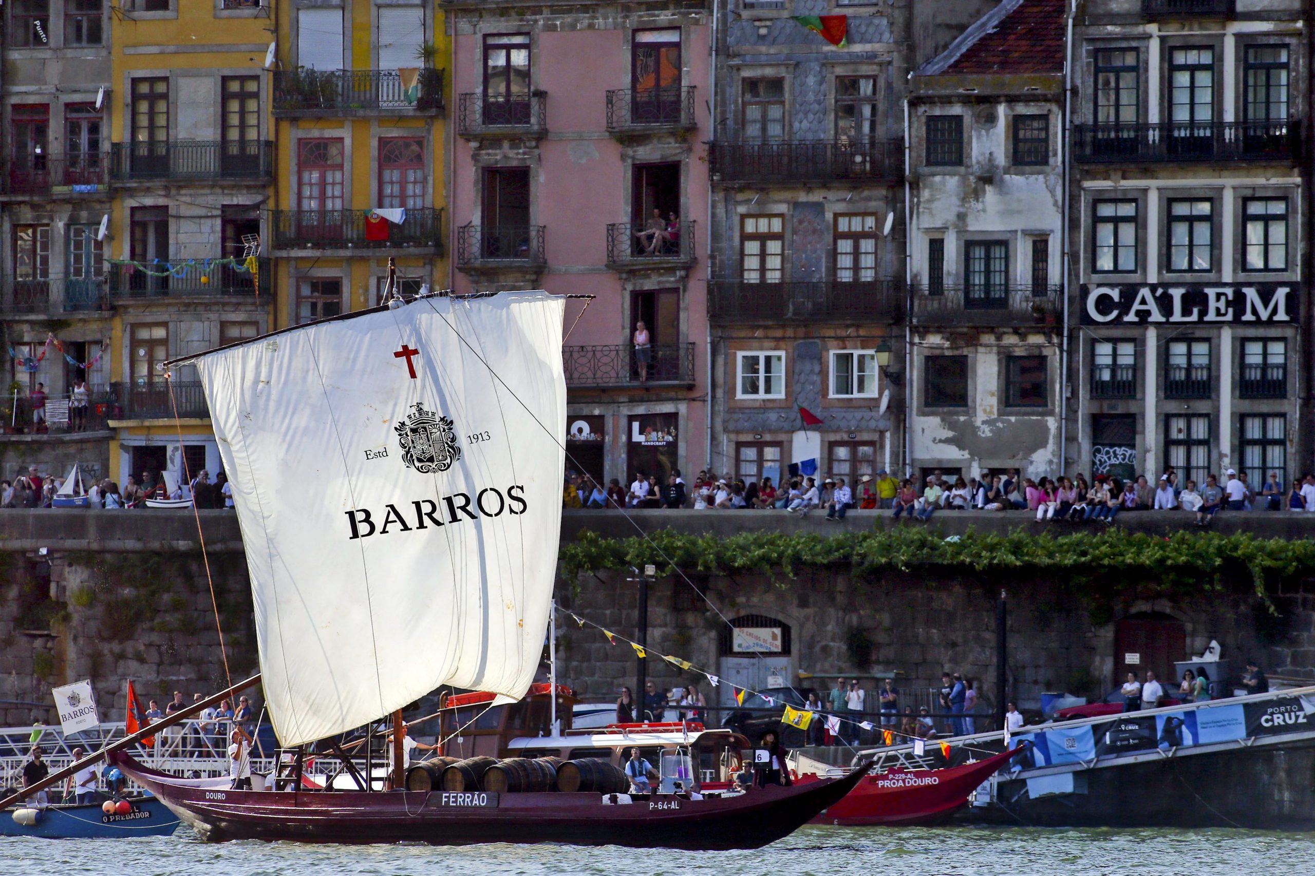 Bares do Porto alertam para despedimentos com a reabertura do setor