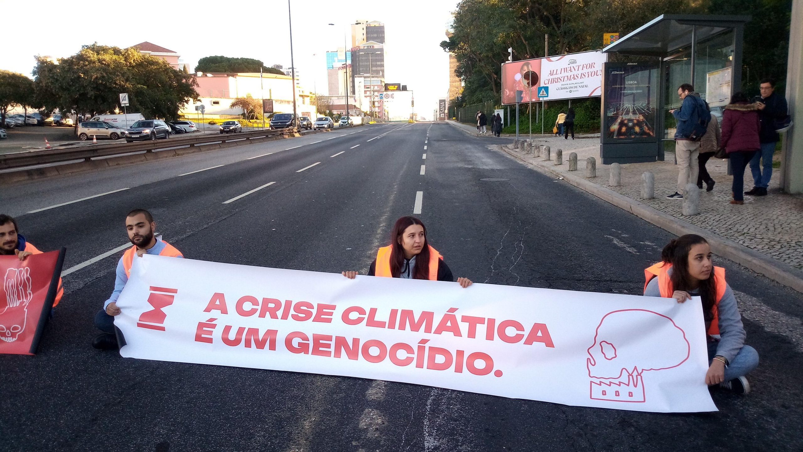 Julgamento de ativistas pelo clima suspenso de novo devido a greve dos oficiais de justiça