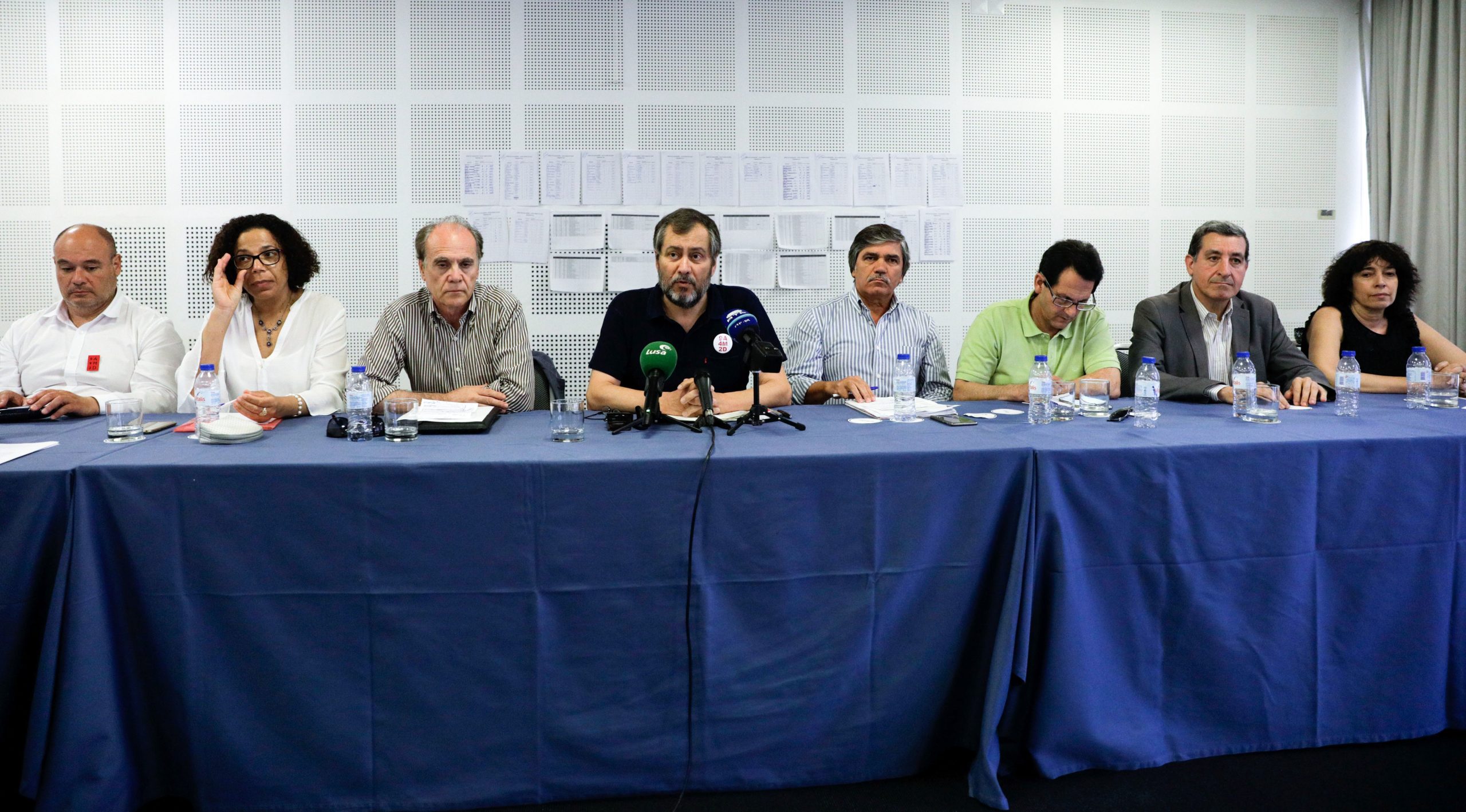Governo convoca sindicatos da educação para reunião sobre serviços mínimos