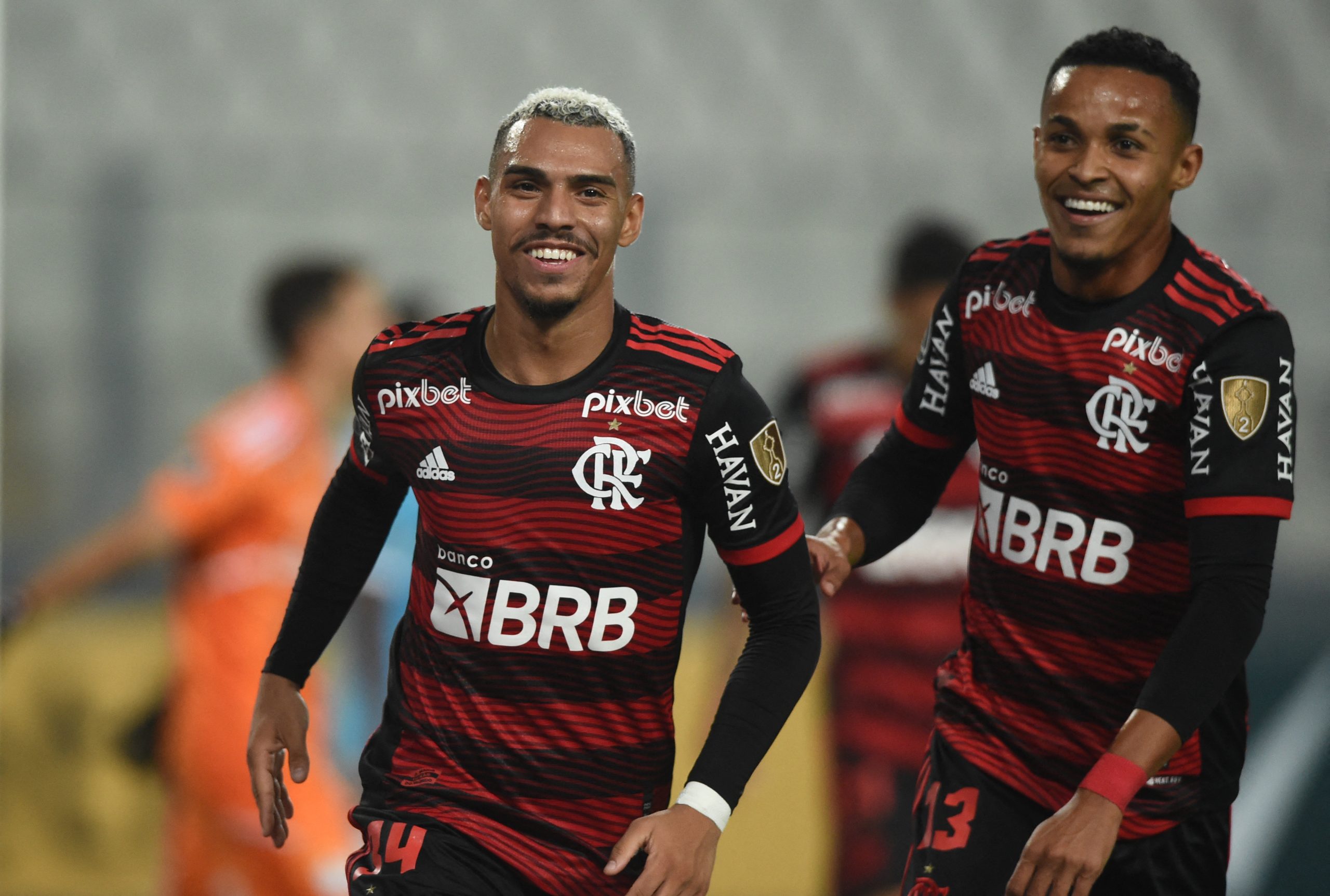 Flamengo de Paulo Sousa estreia-se com vitória, Corinthinans de Vítor Pereira perde