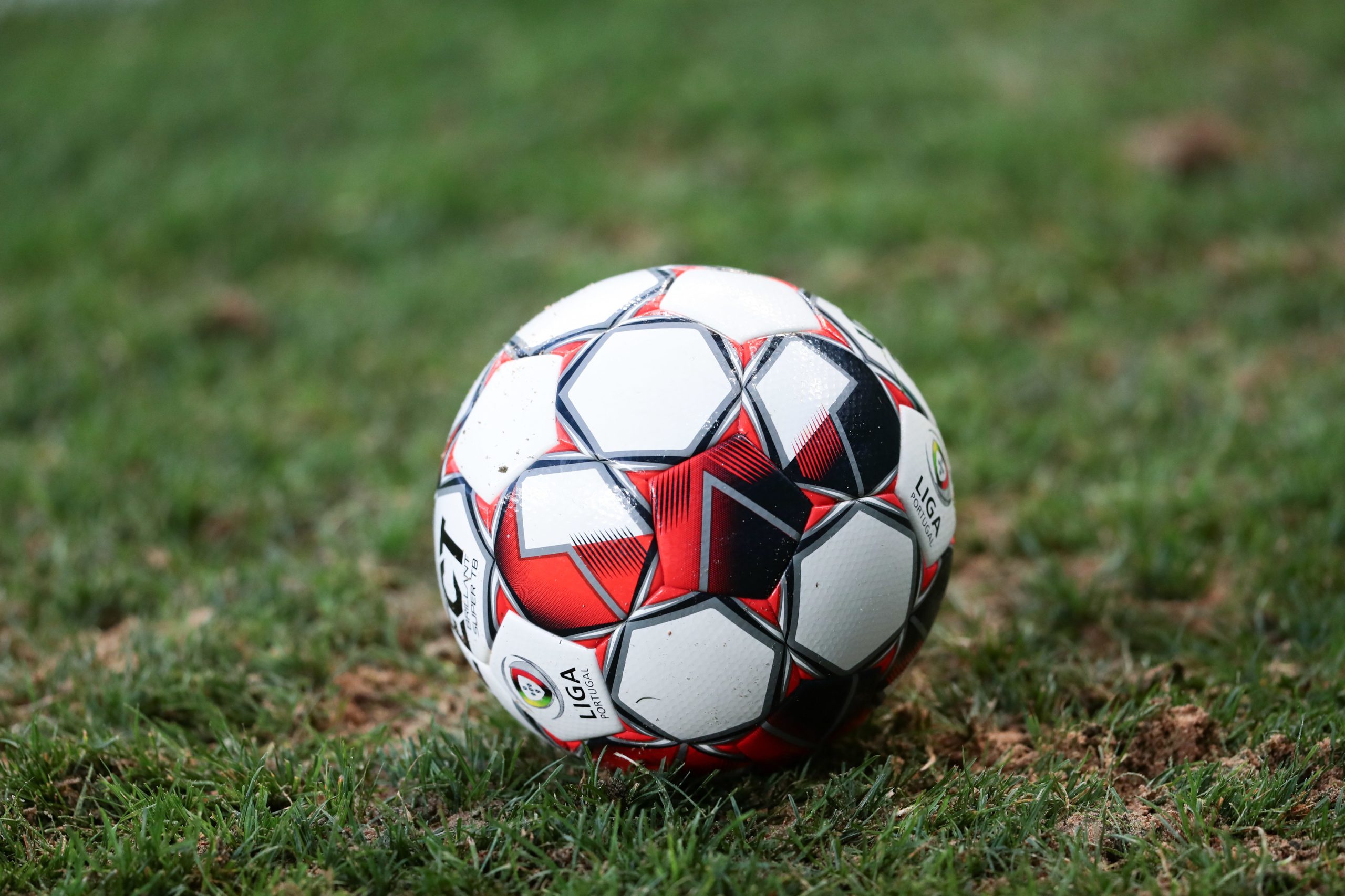 Covid-19: Jogo Académico de Viseu-Académica suspenso e Liga convoca médicos