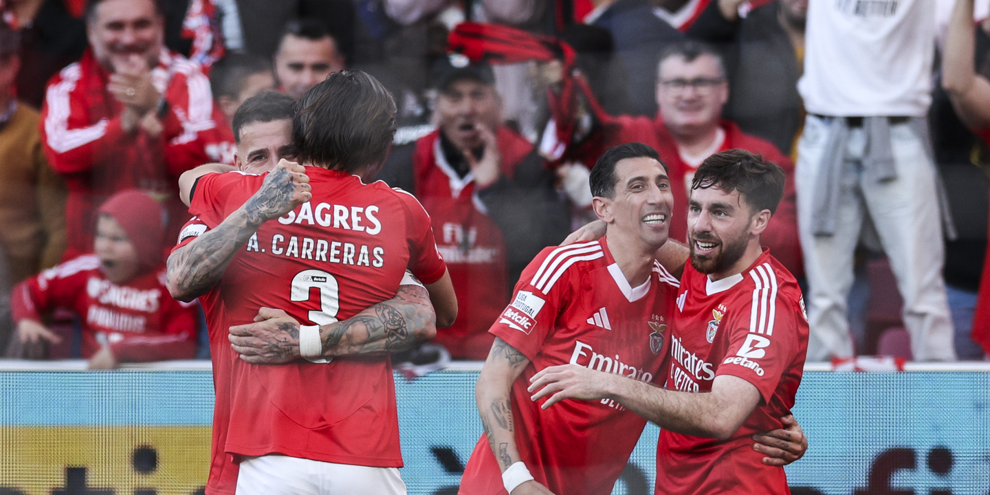 Benfica vence em Guimarães e mantém-se ‘colado’ ao Sporting no topo