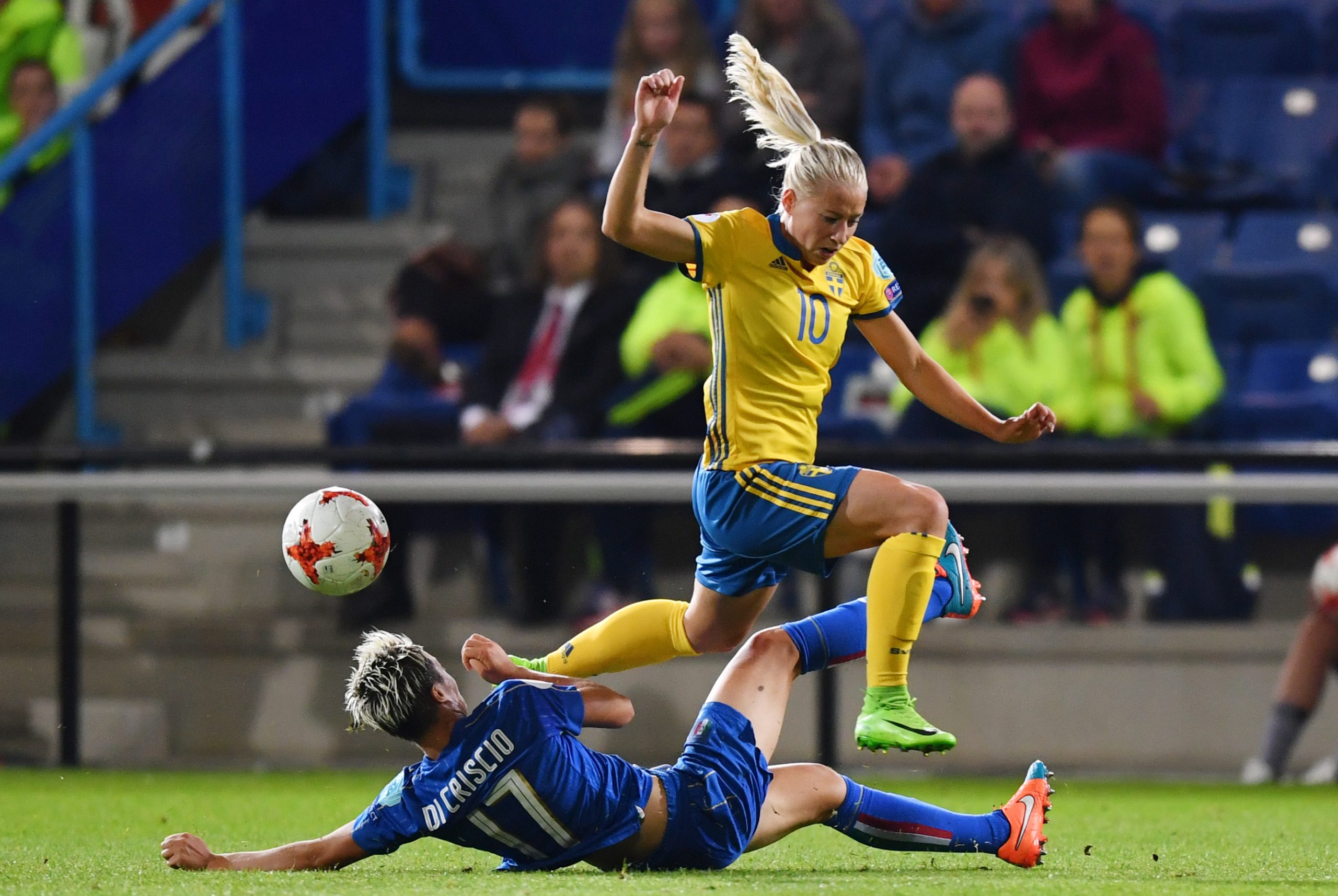 Euro feminino: Alemanha vence Rússia, Suécia apurada apesar de derrota com Itália