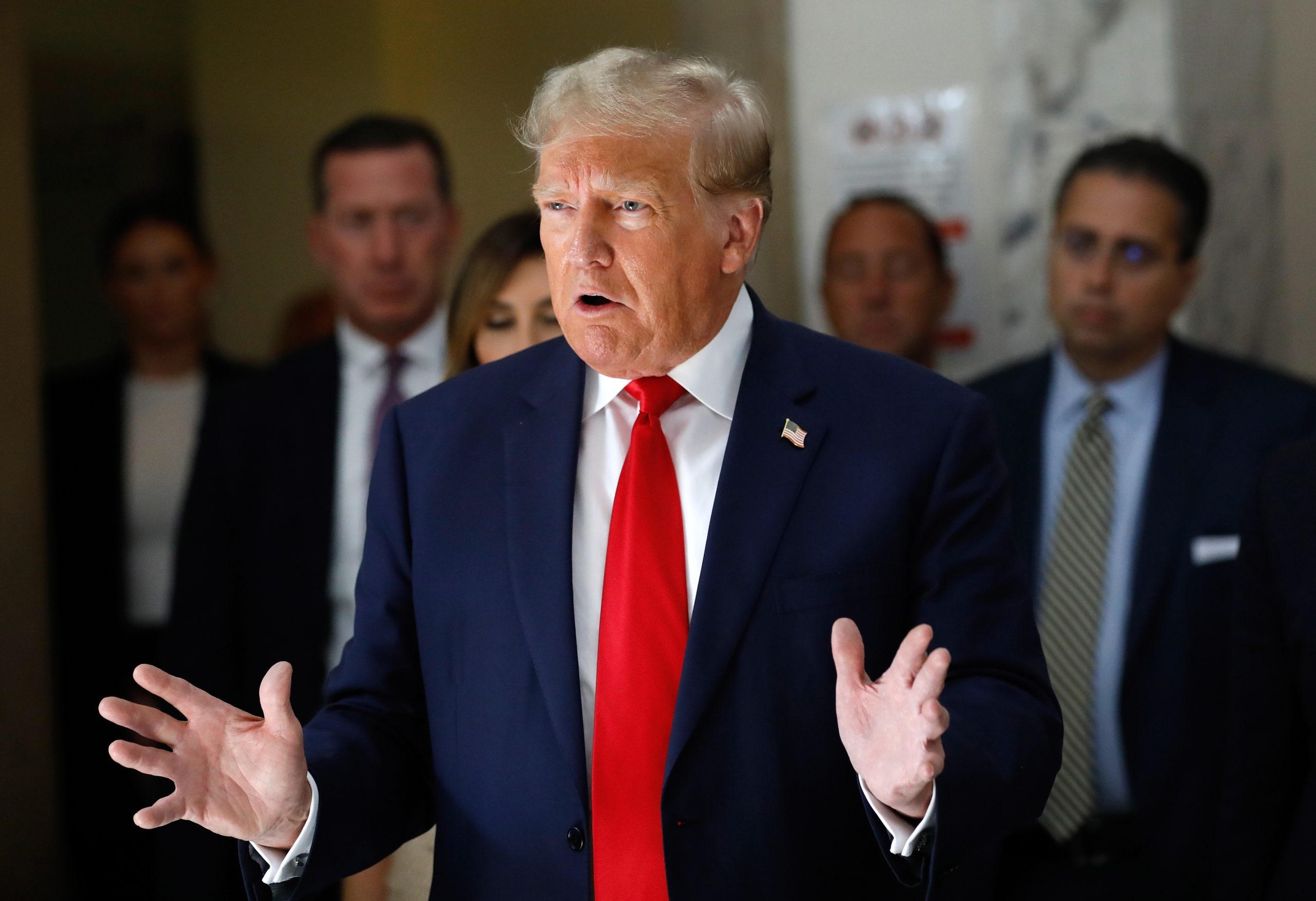 Trump diz que aceitaria liderar Câmara dos Representantes para unificar republicanos