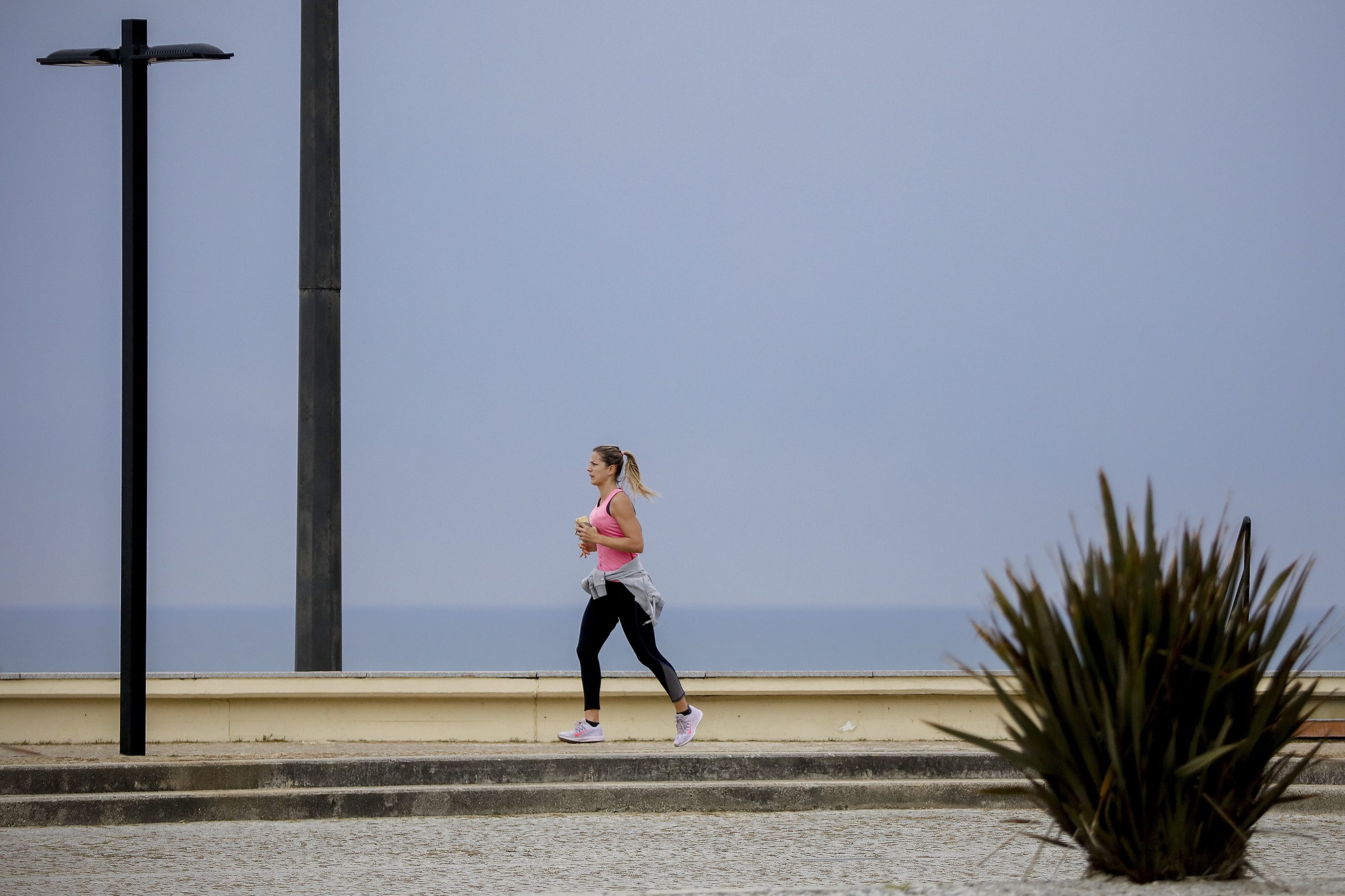 Figueira da Foz fecha marginal e passadiços. Em Faro, o acesso à praia está interditado para evitar propagação da pandemia