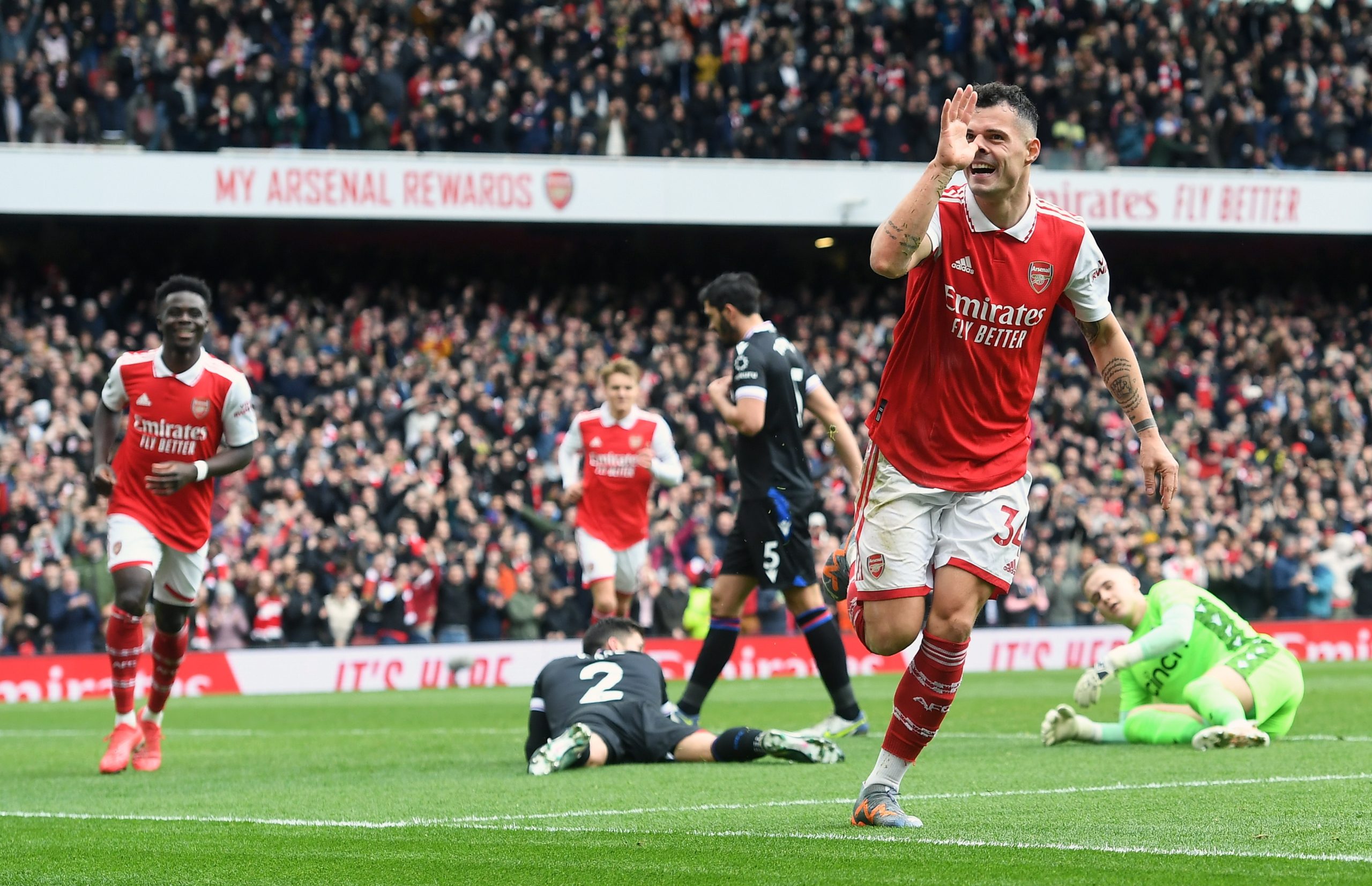 Arsenal regressa aos triunfos após ser eliminado pelo Sporting na Liga Europa