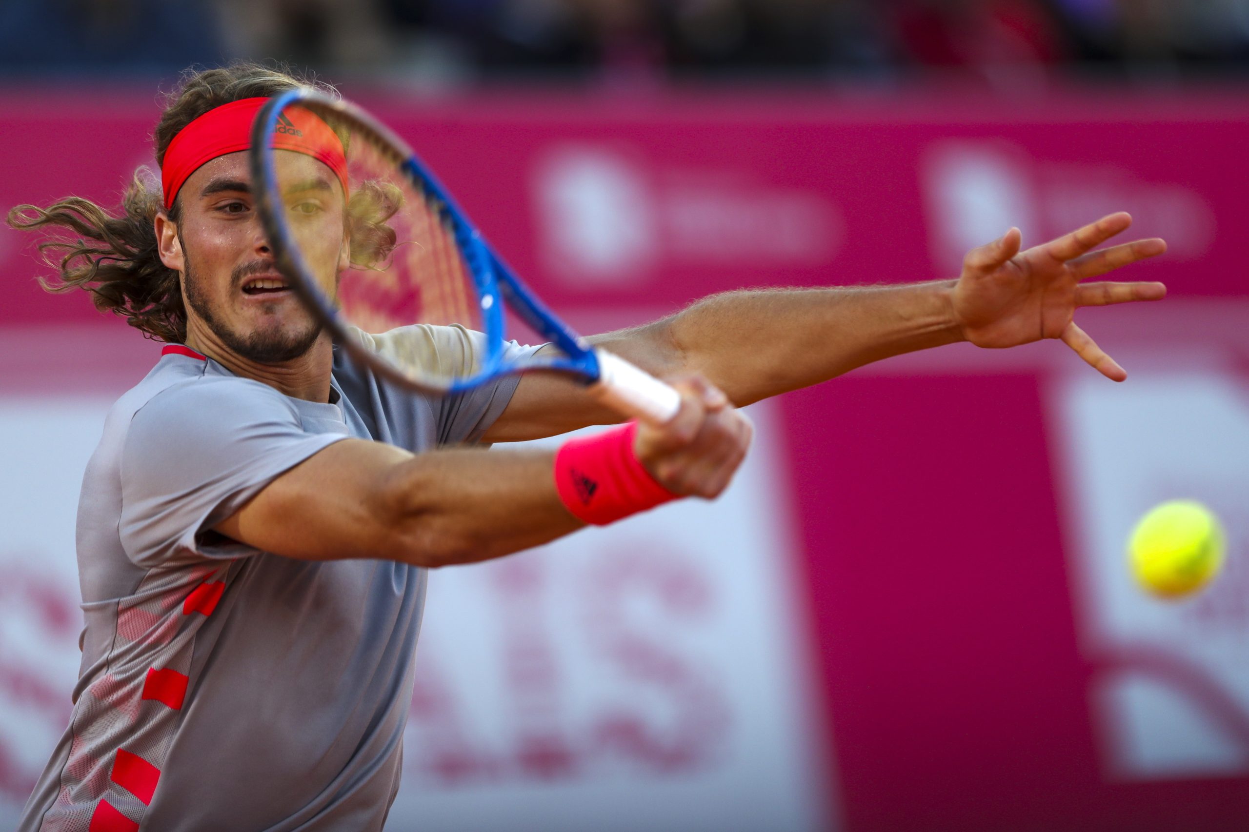 Estoril Open: Título entre a irreverência de Tsitsipas e a experiência de Cuevas