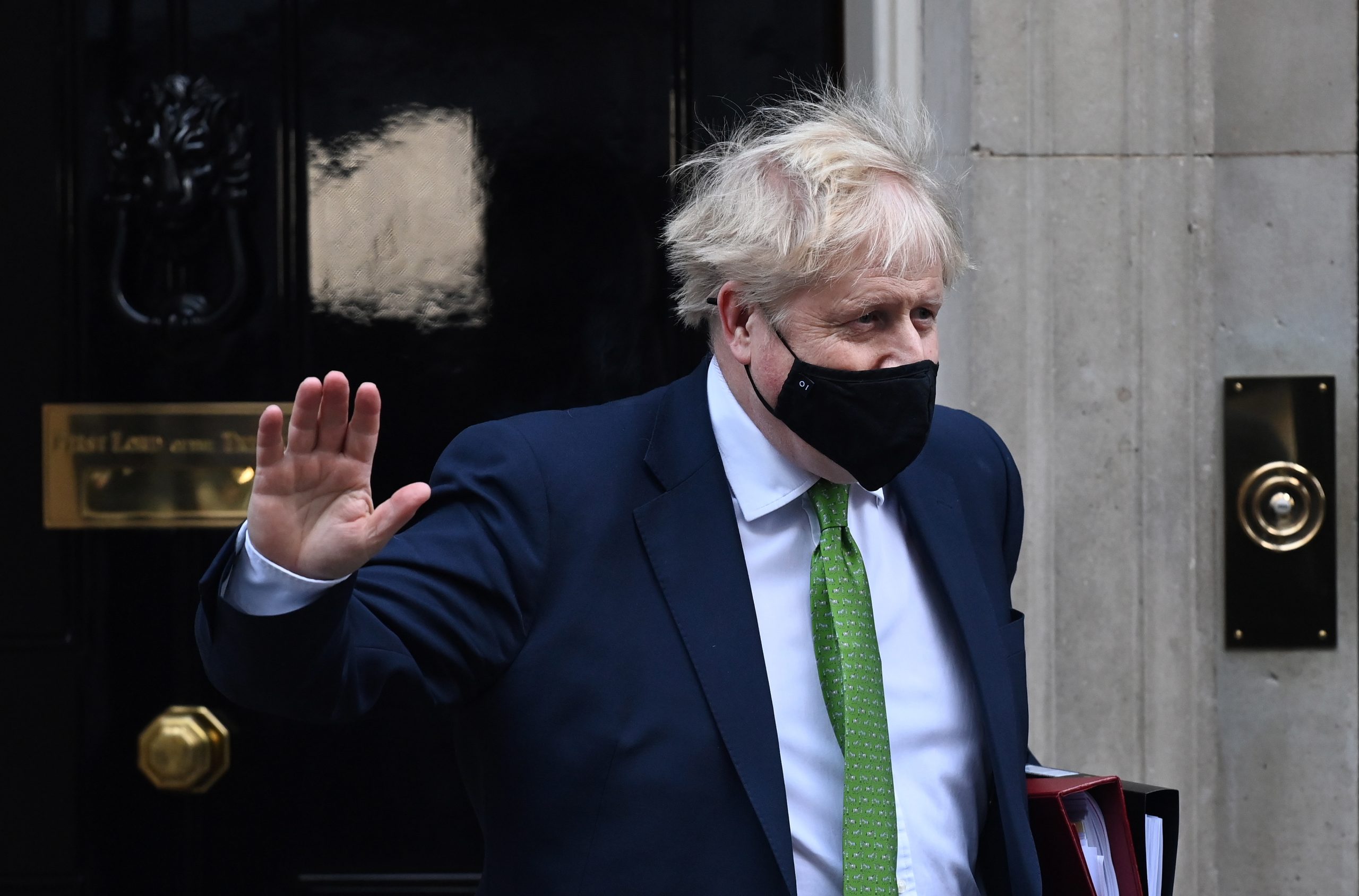 Boris Johnson recusa demitir-se apesar de crescente insatisfação no Partido Conservador