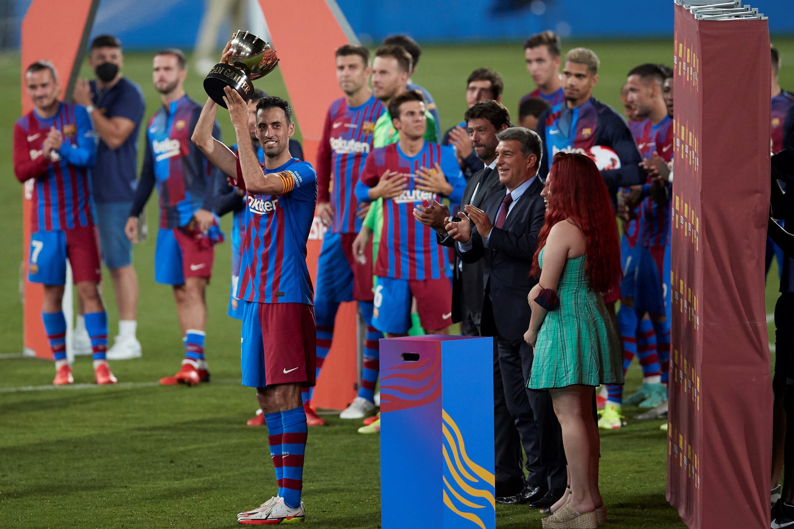 Barcelona bate Juventus, conquista torneio Joan Gamper e homenageia Messi