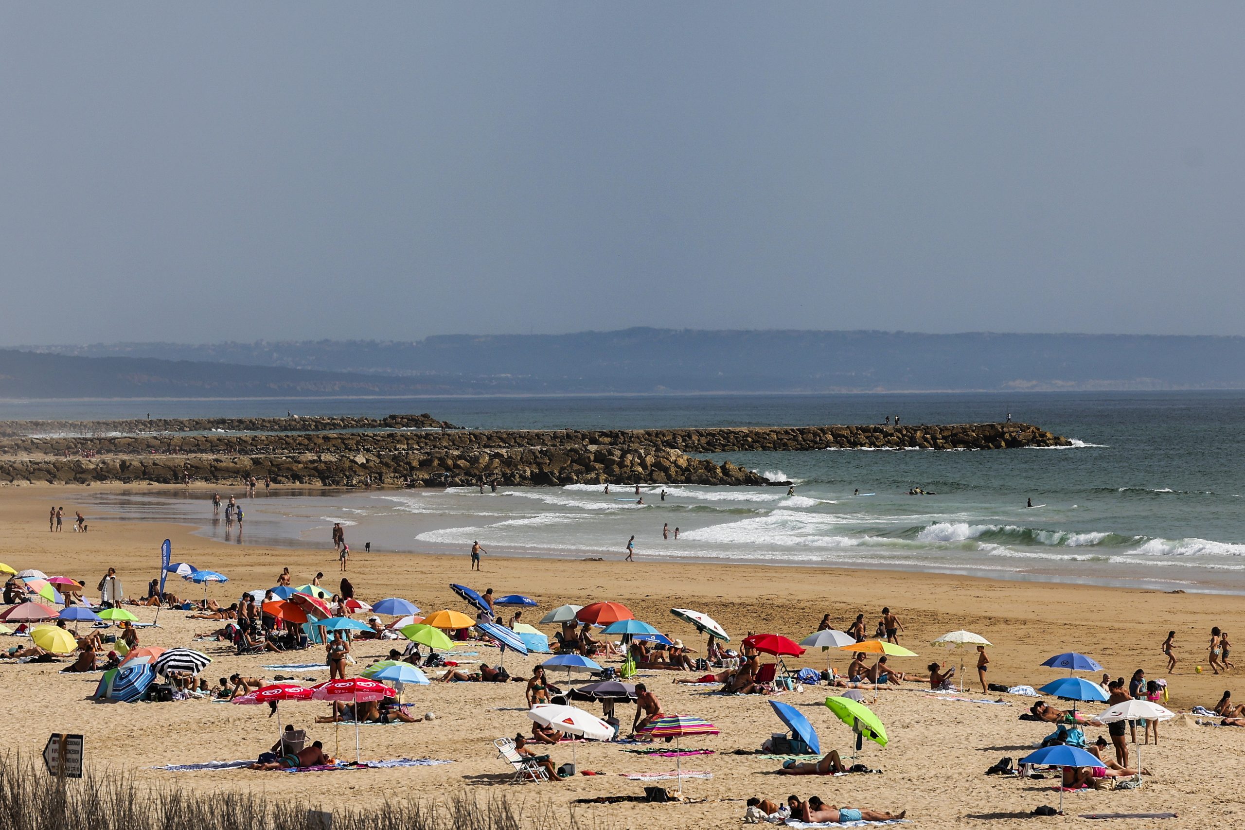 Costa da Caparica sem água devido a nova rotura de grandes dimensões