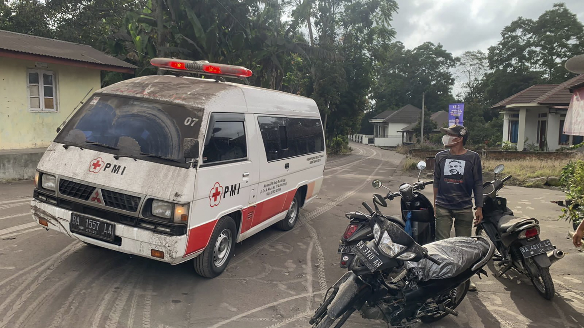 Pelo menos 11 mortos após erupção de vulcão na Indonésia