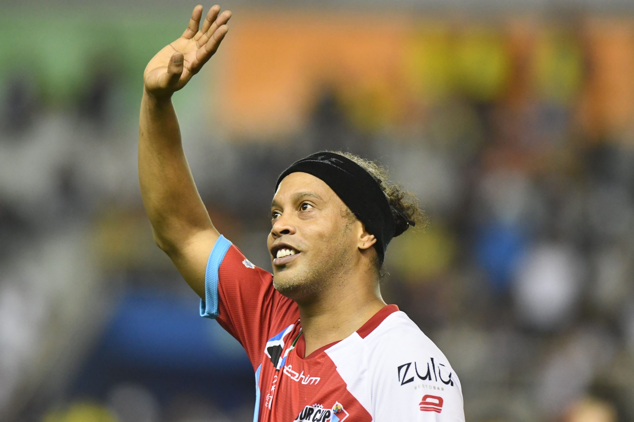 Campeão mundial brasileiro Ronaldinho Gaúcho abre academia desportiva em Angola