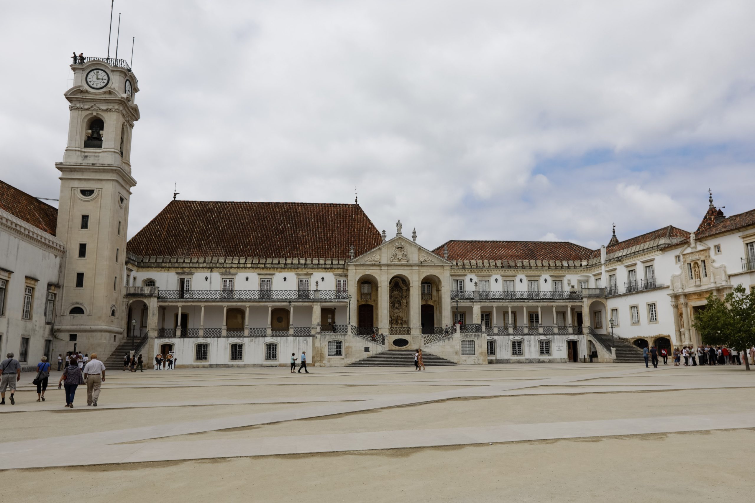 Clube dos Poetas Vivos debate em Coimbra as diferentes características dos alunos