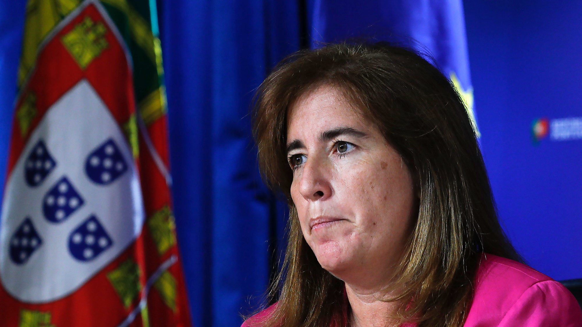 Ministra da Segurança Social anuncia linha telefónica disponível 24h para apoio aos lares