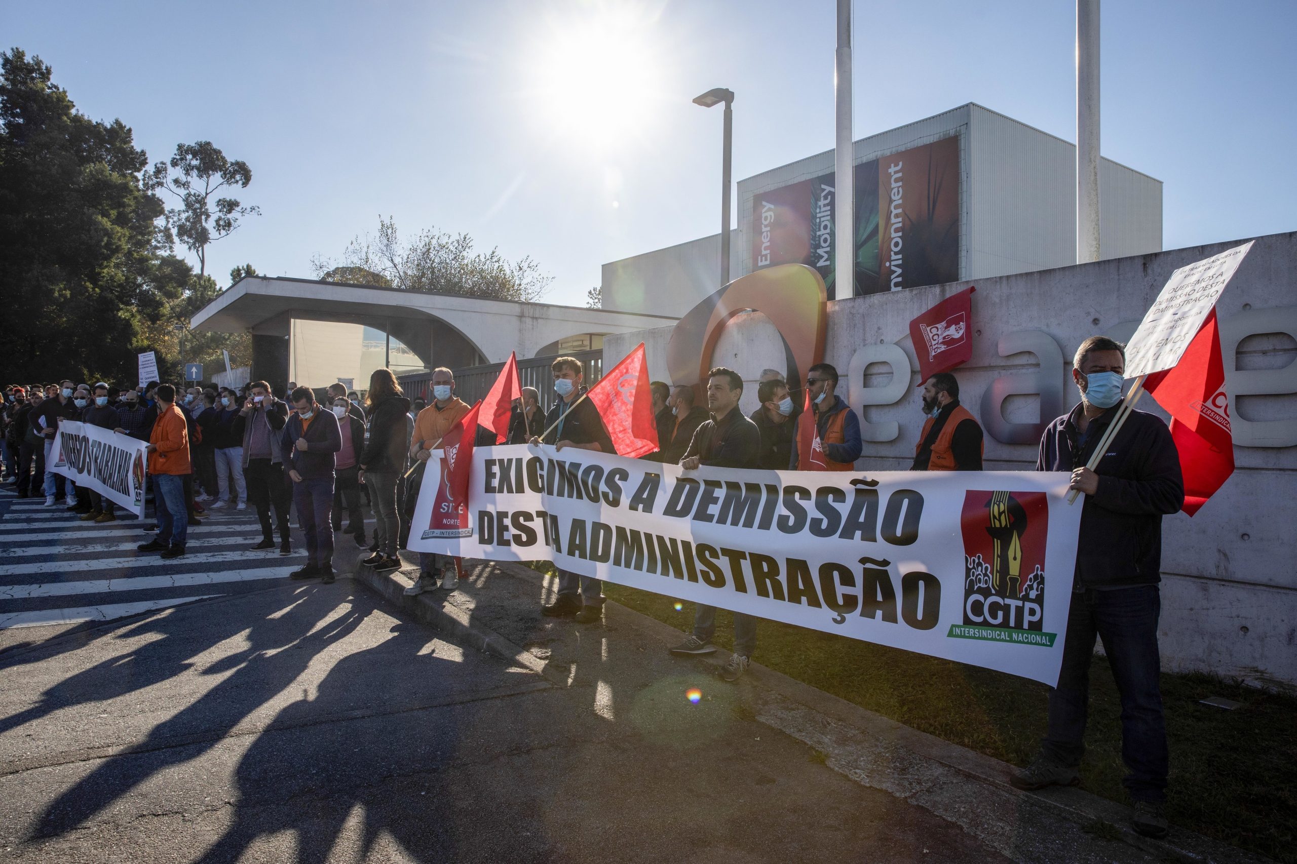 Trabalhadores da Efacec em greve exigem intervenção do Governo e demissão da administração