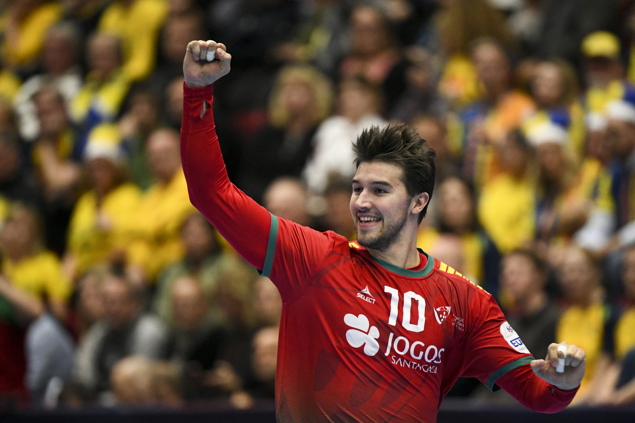 Seleção de Andebol: Fizeram história e foram recebidos com fortes aplausos à chegada ao aeroporto de Lisboa