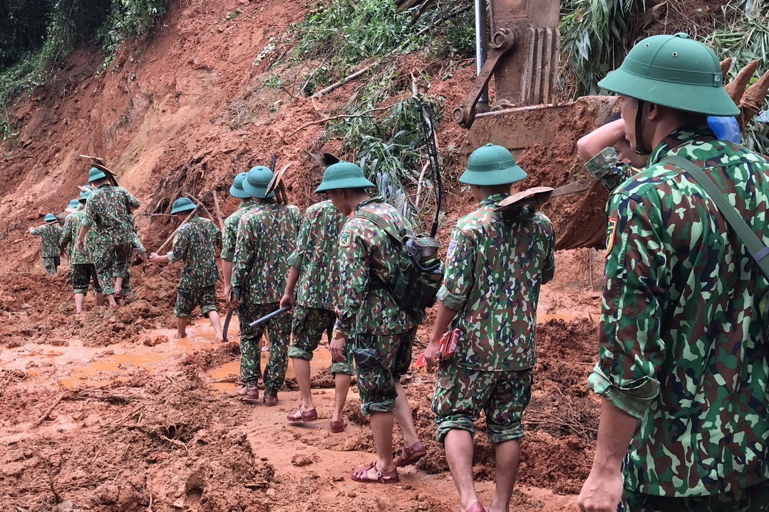 Vietname. Pelo menos 22 militares soterrados devido a deslizamento de terras
